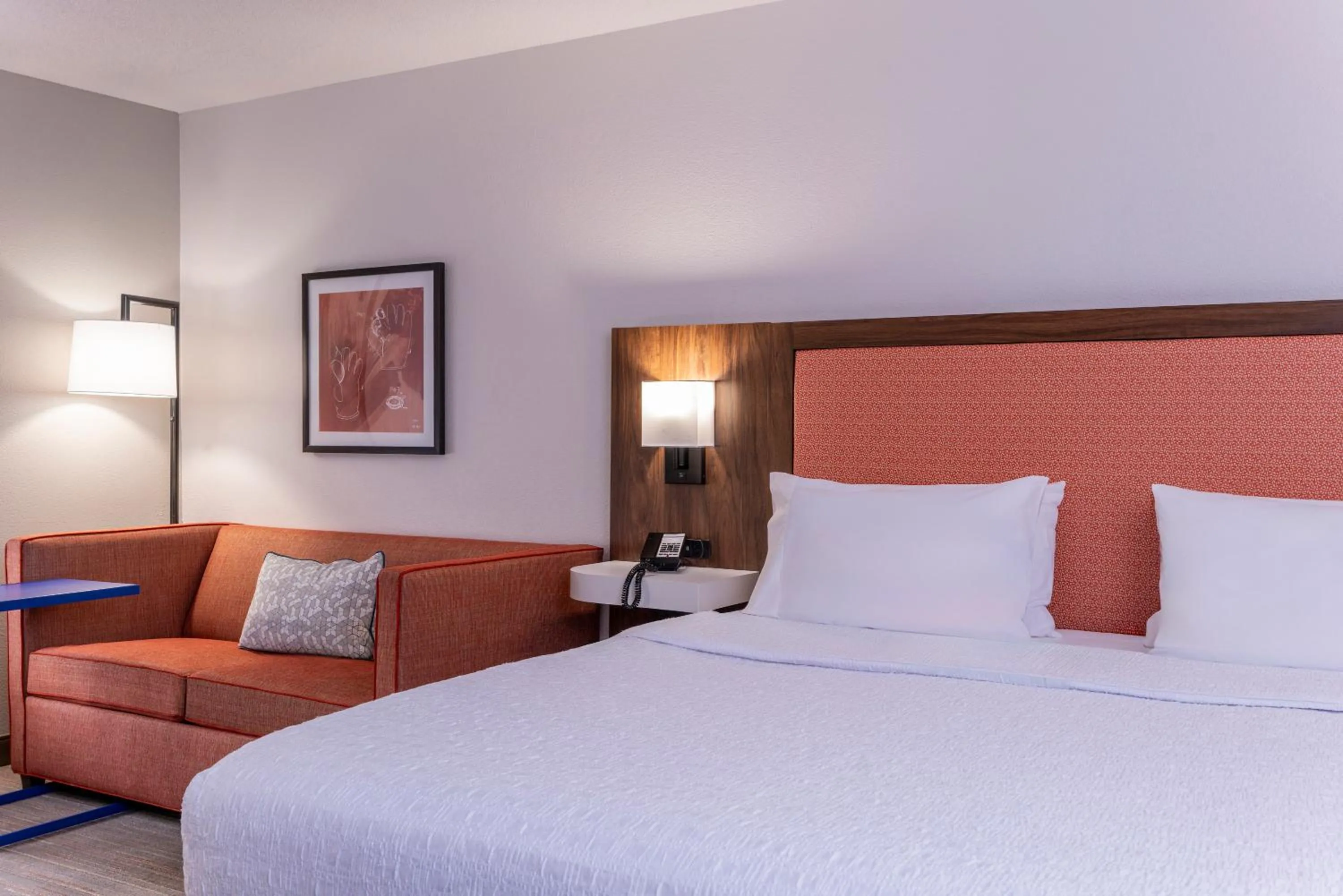 Bed in Hampton Inn & Suites St. Louis-Chesterfield