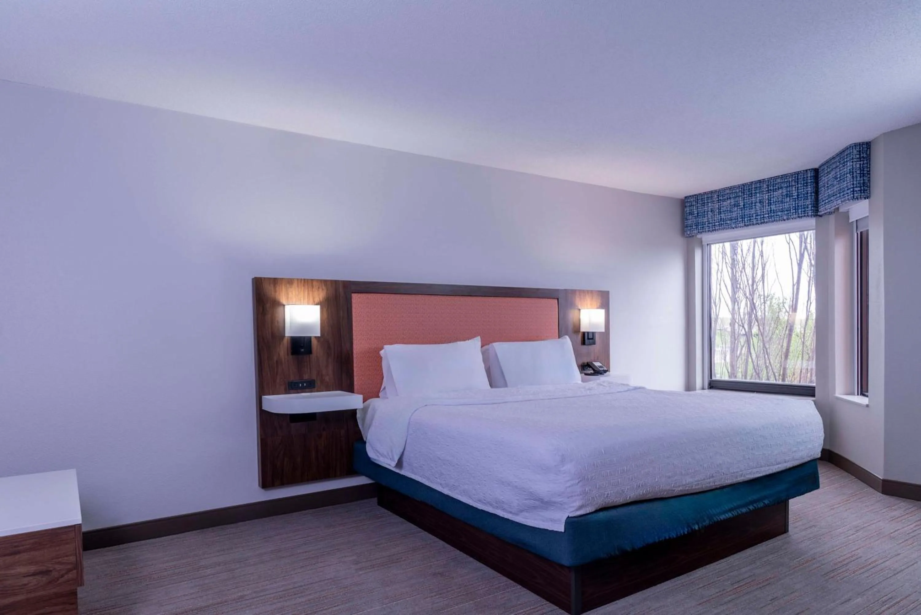 Bed in Hampton Inn & Suites St. Louis-Chesterfield