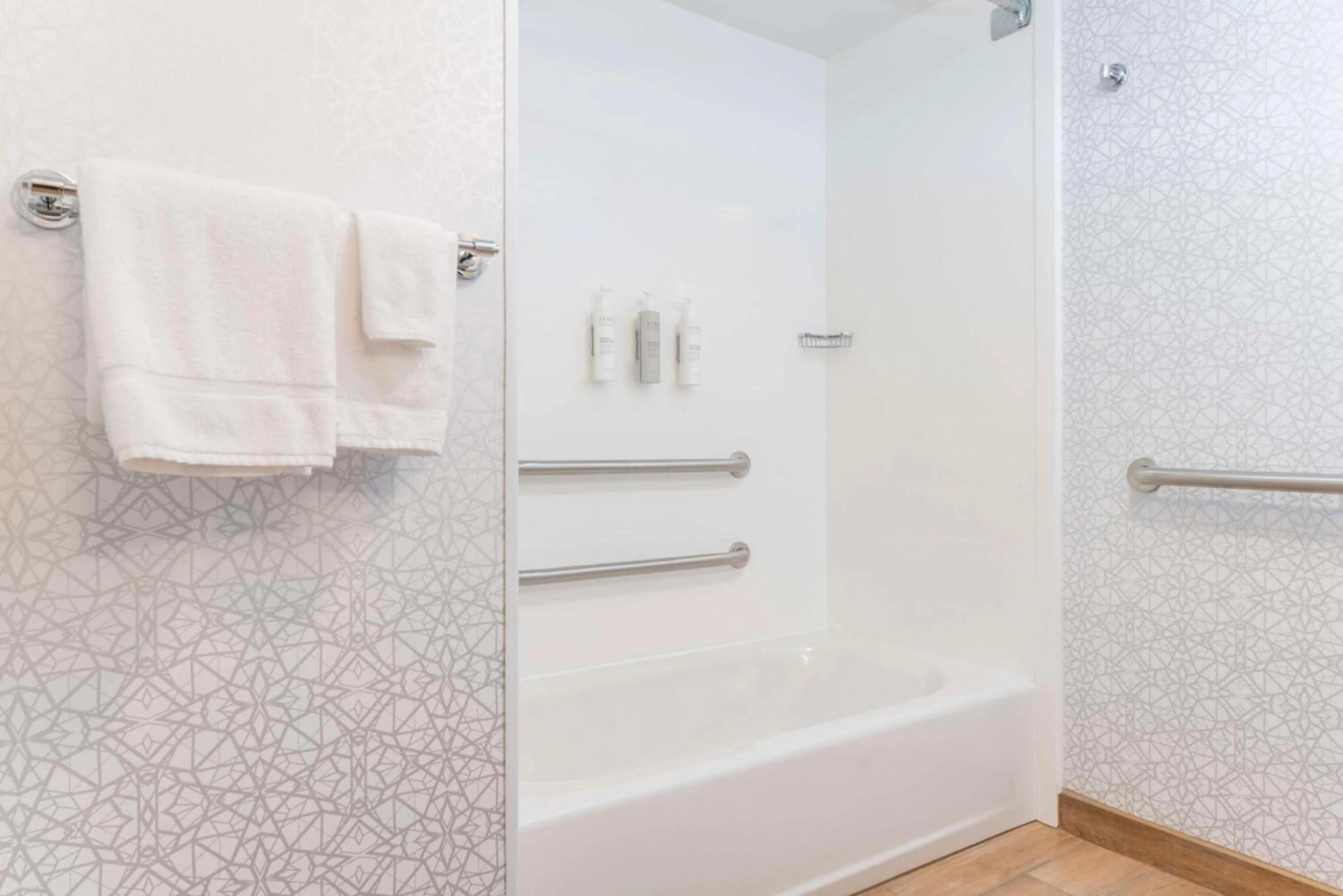 Bathroom in Hampton Inn & Suites St. Louis-Chesterfield