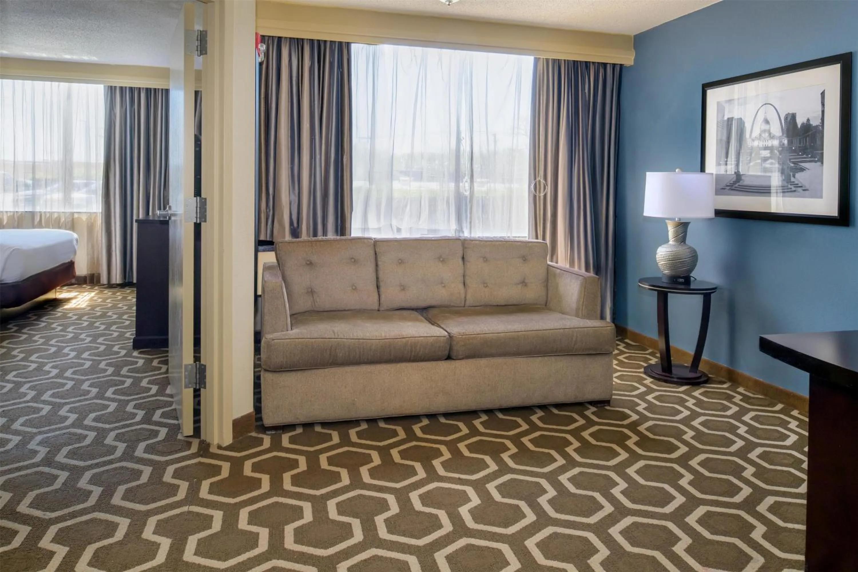 Living room, Bed in Embassy Suites by Hilton St Louis Airport