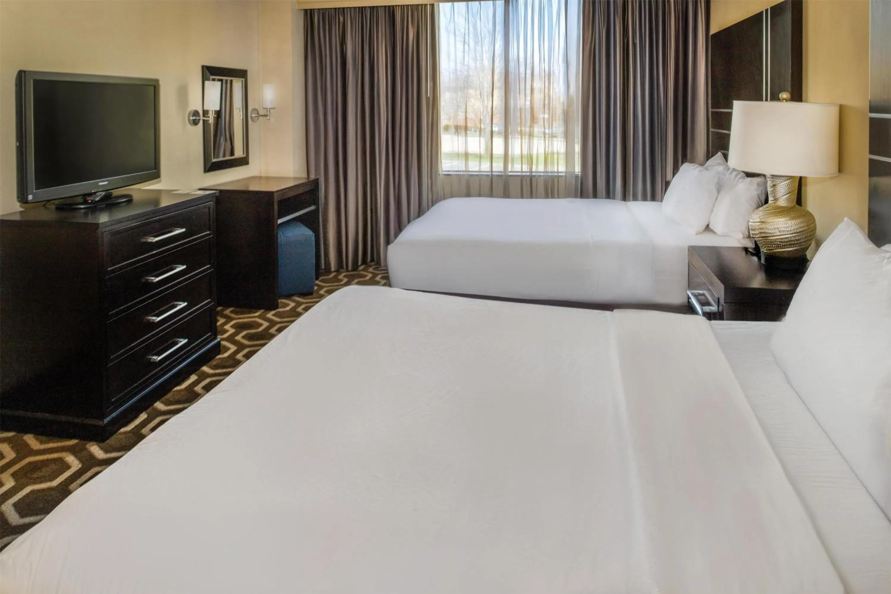 Bed in Embassy Suites by Hilton St Louis Airport