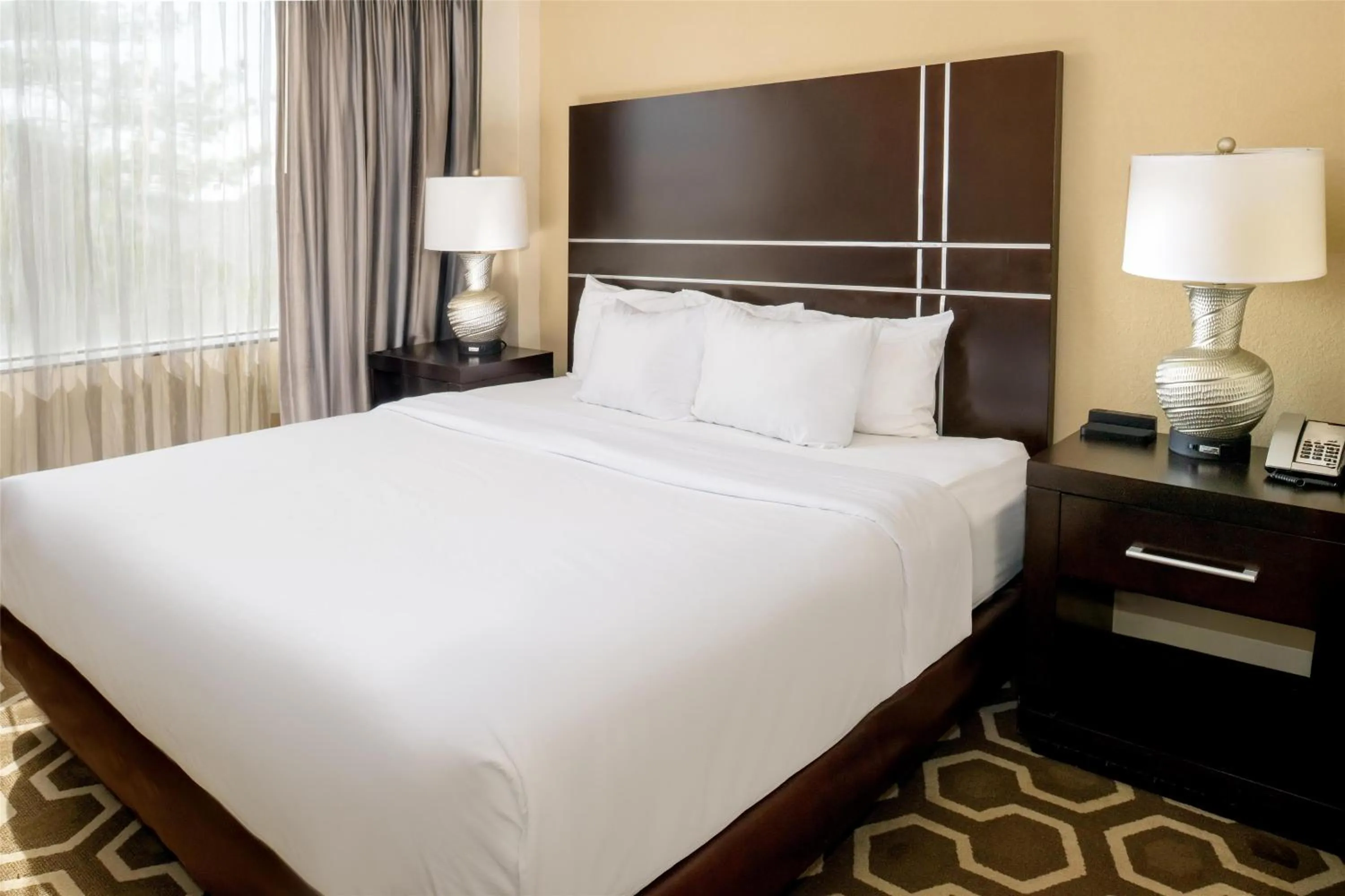 Bed in Embassy Suites by Hilton St Louis Airport