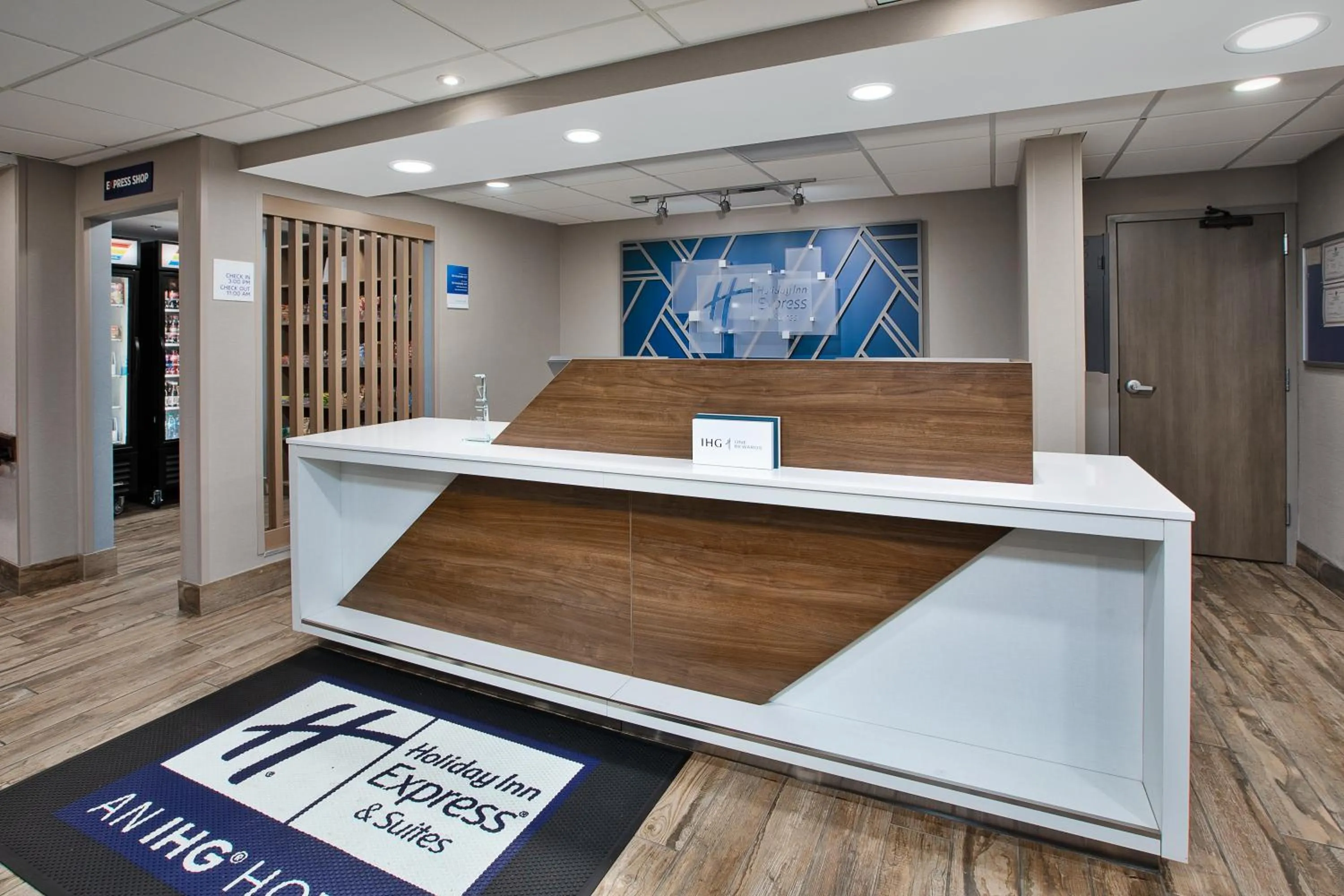 Lobby or reception in Holiday Inn Express & Suites Eden Prairie - Minneapolis by IHG