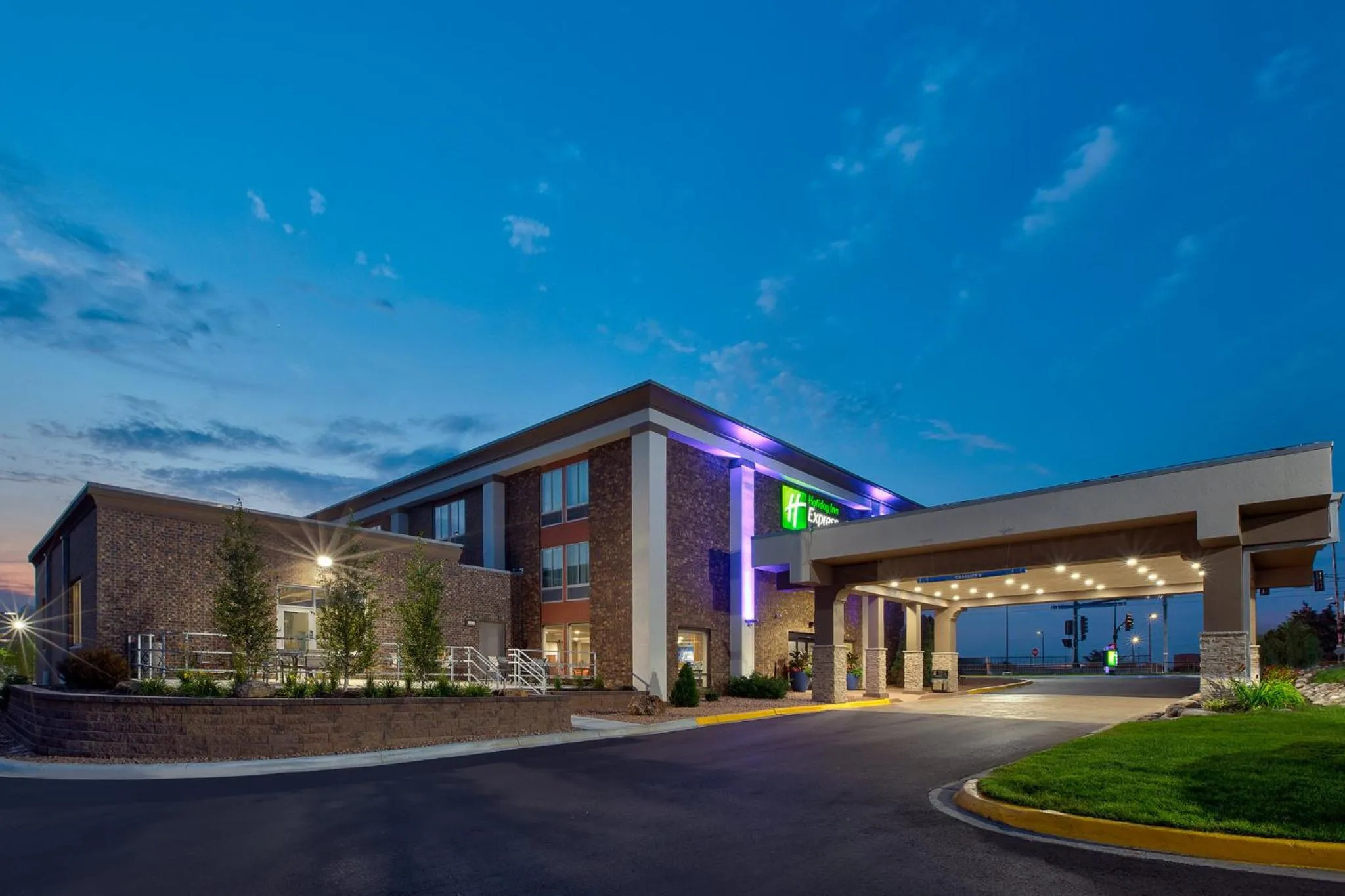 Property building in Holiday Inn Express & Suites Eden Prairie - Minneapolis by IHG