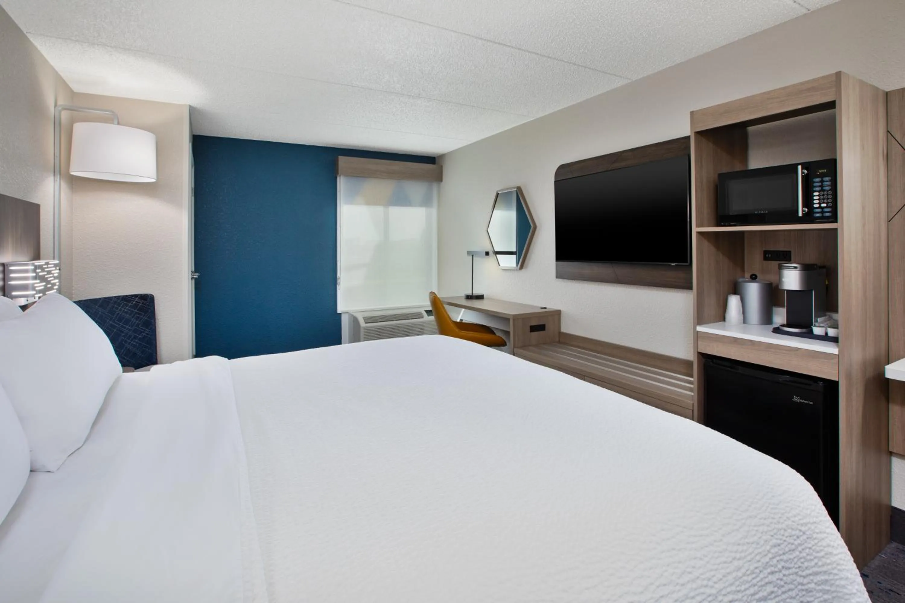 Bedroom, Bed in Holiday Inn Express & Suites Eden Prairie - Minneapolis by IHG