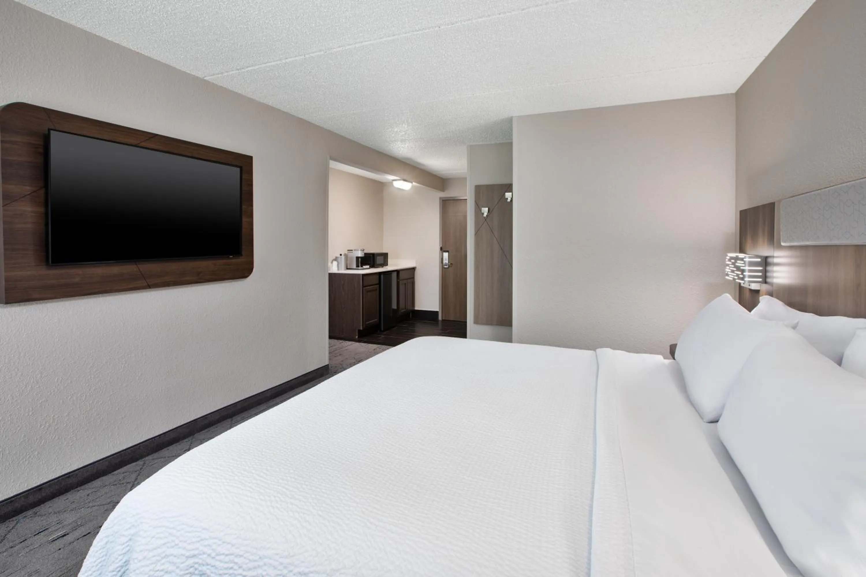 Bedroom, Bed in Holiday Inn Express & Suites Eden Prairie - Minneapolis by IHG