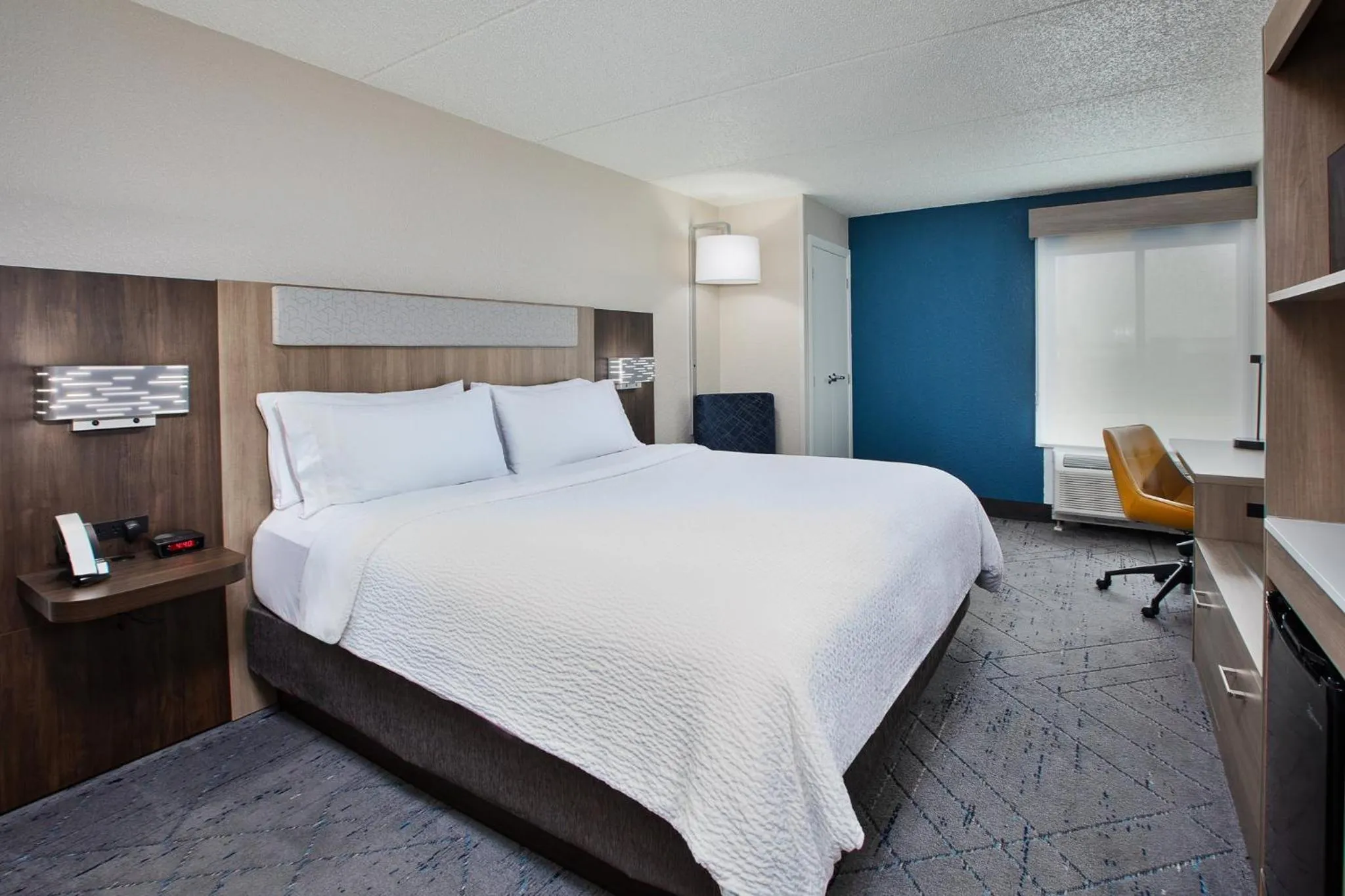 Photo of the whole room, Bed in Holiday Inn Express & Suites Eden Prairie - Minneapolis by IHG