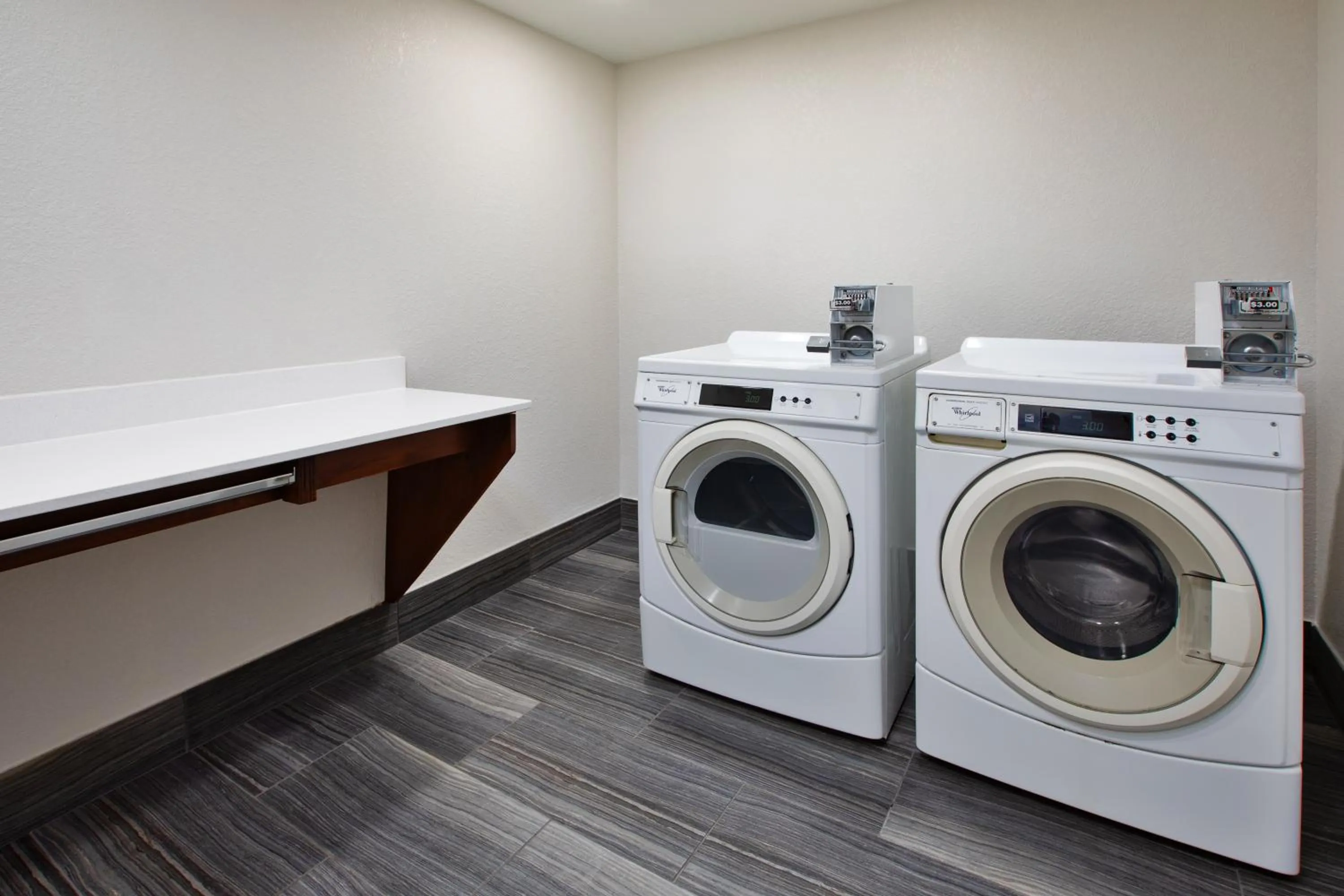 laundry in Holiday Inn Express & Suites Eden Prairie - Minneapolis by IHG
