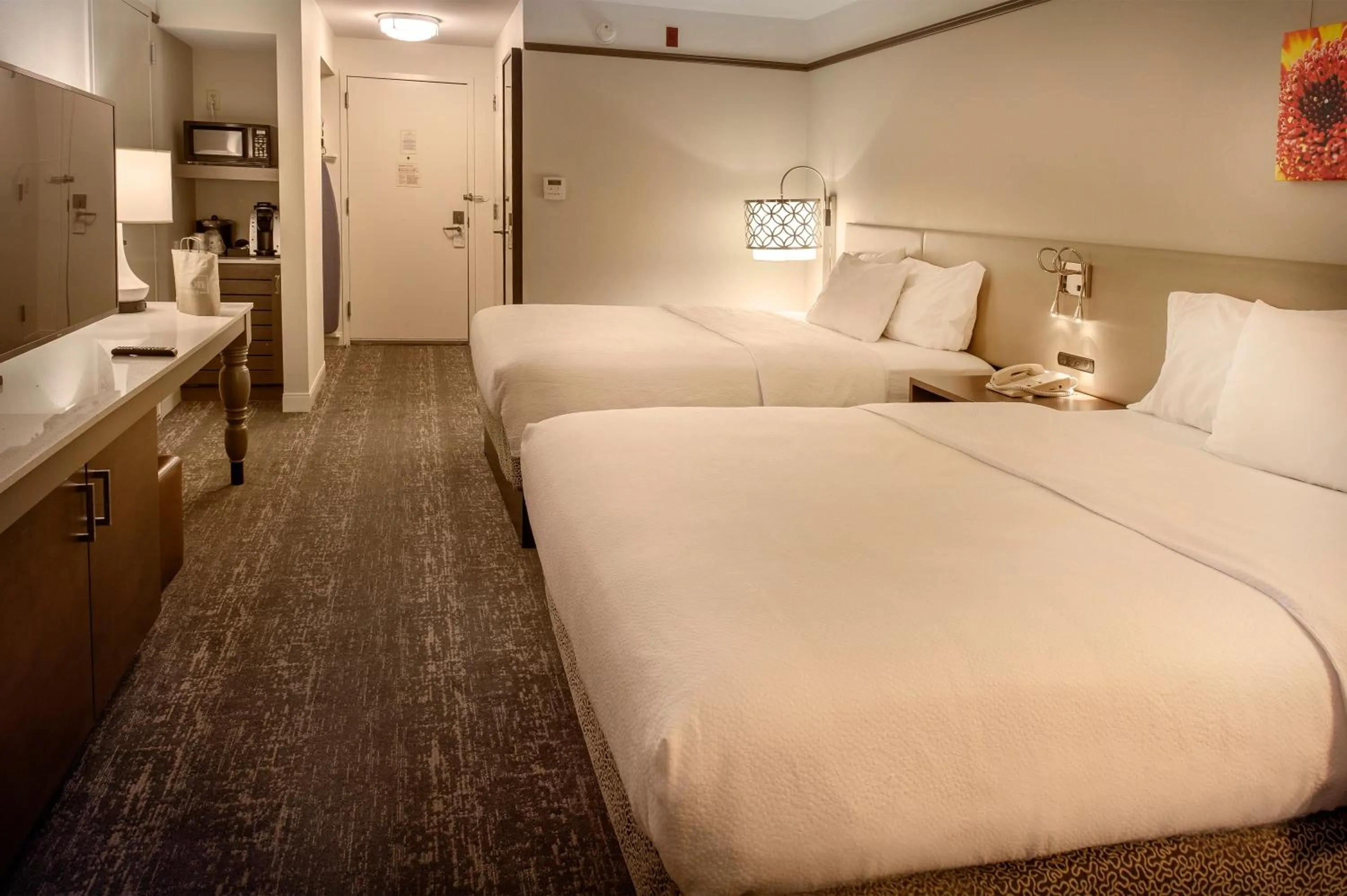 Guests, Bed in Hilton Garden Inn St. Louis/Chesterfield