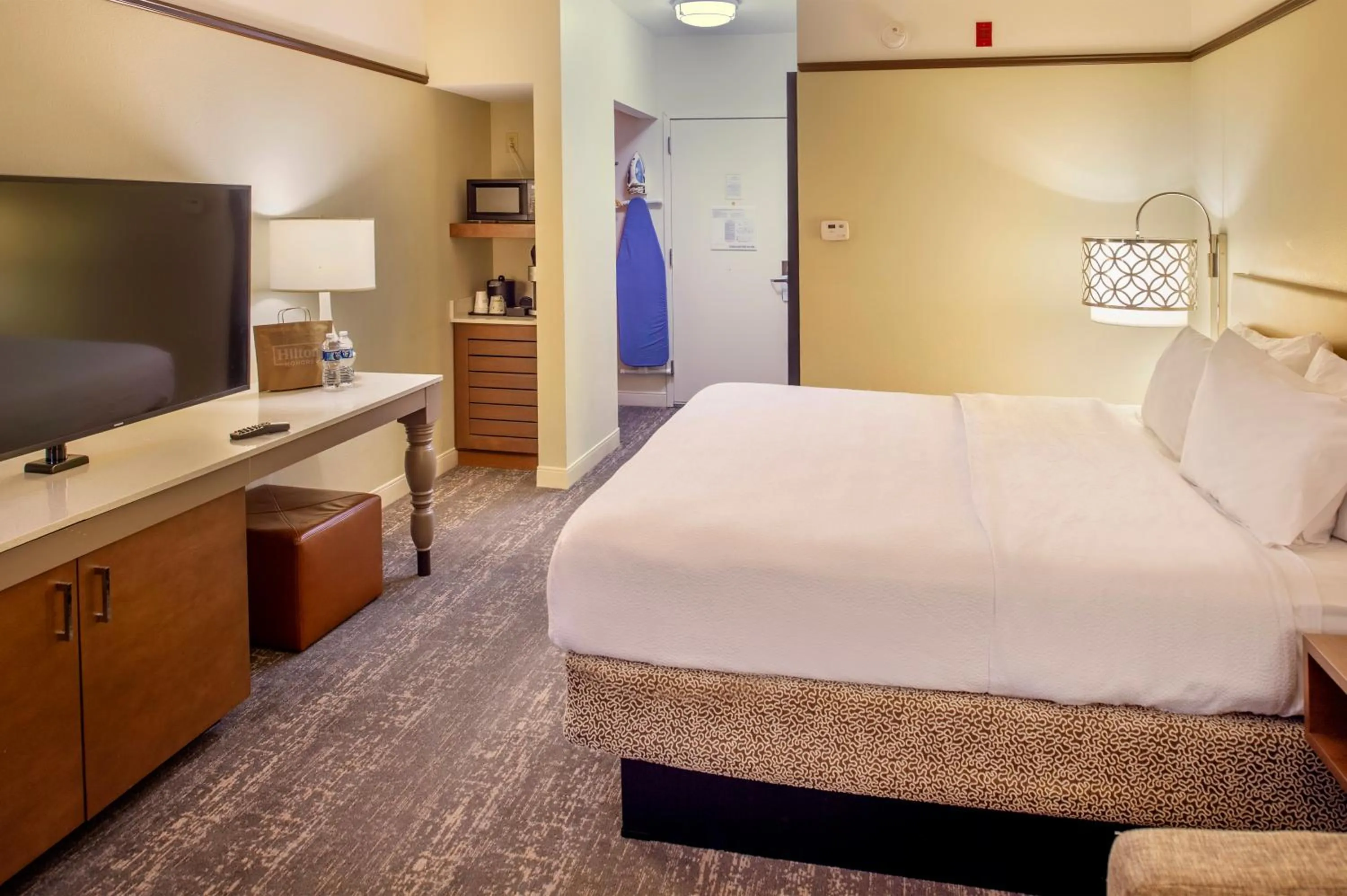 Bed in Hilton Garden Inn St. Louis/Chesterfield