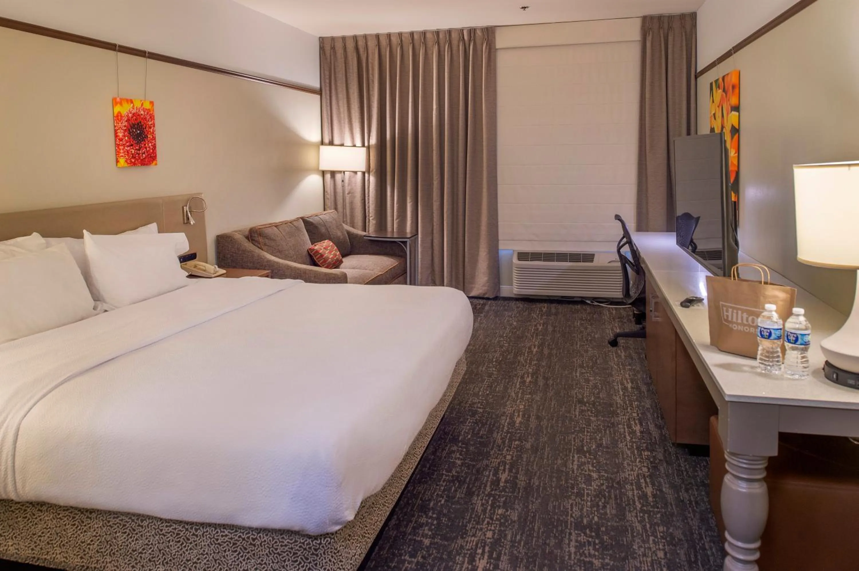 Bed in Hilton Garden Inn St. Louis/Chesterfield