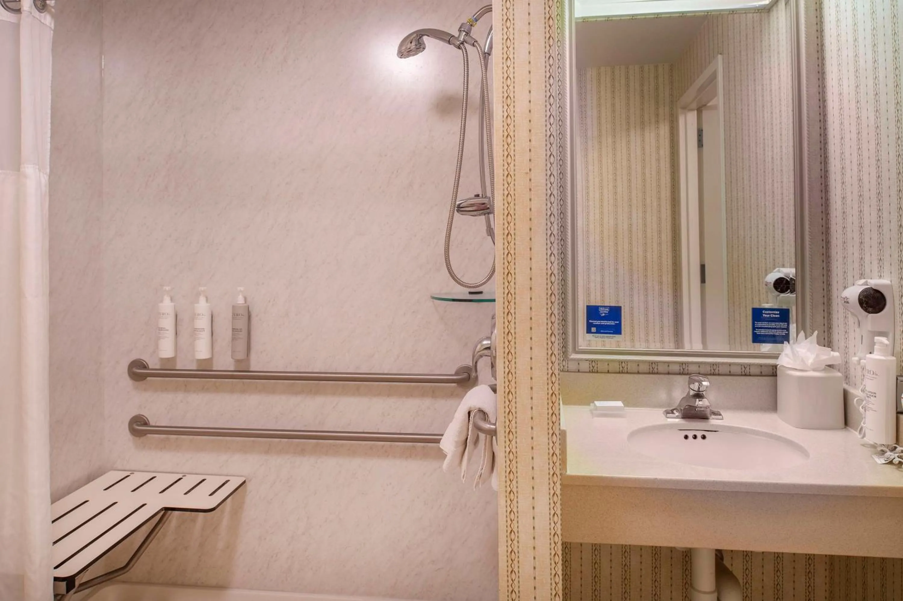 Bathroom in Hilton Garden Inn St. Louis/Chesterfield