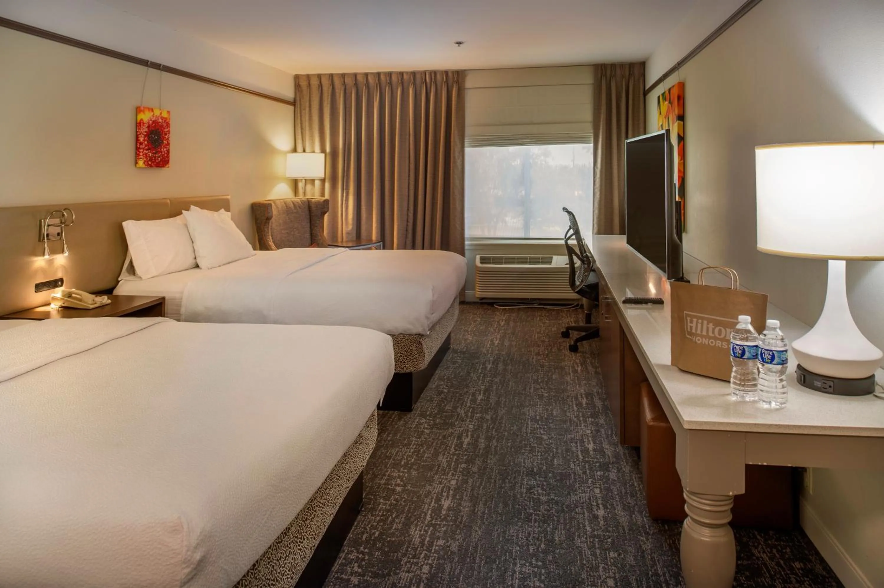 Guests, Bed in Hilton Garden Inn St. Louis/Chesterfield