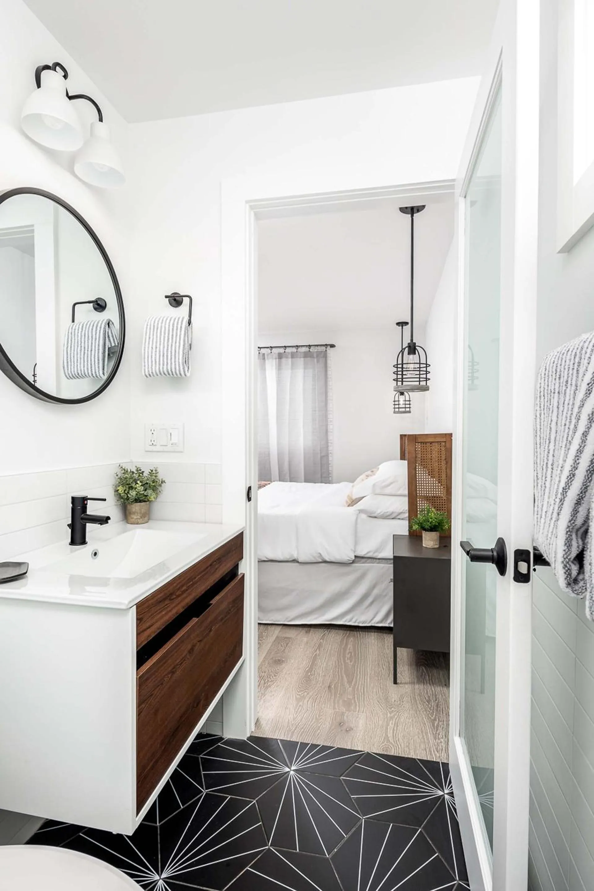 Bathroom in York Beach Surf Club