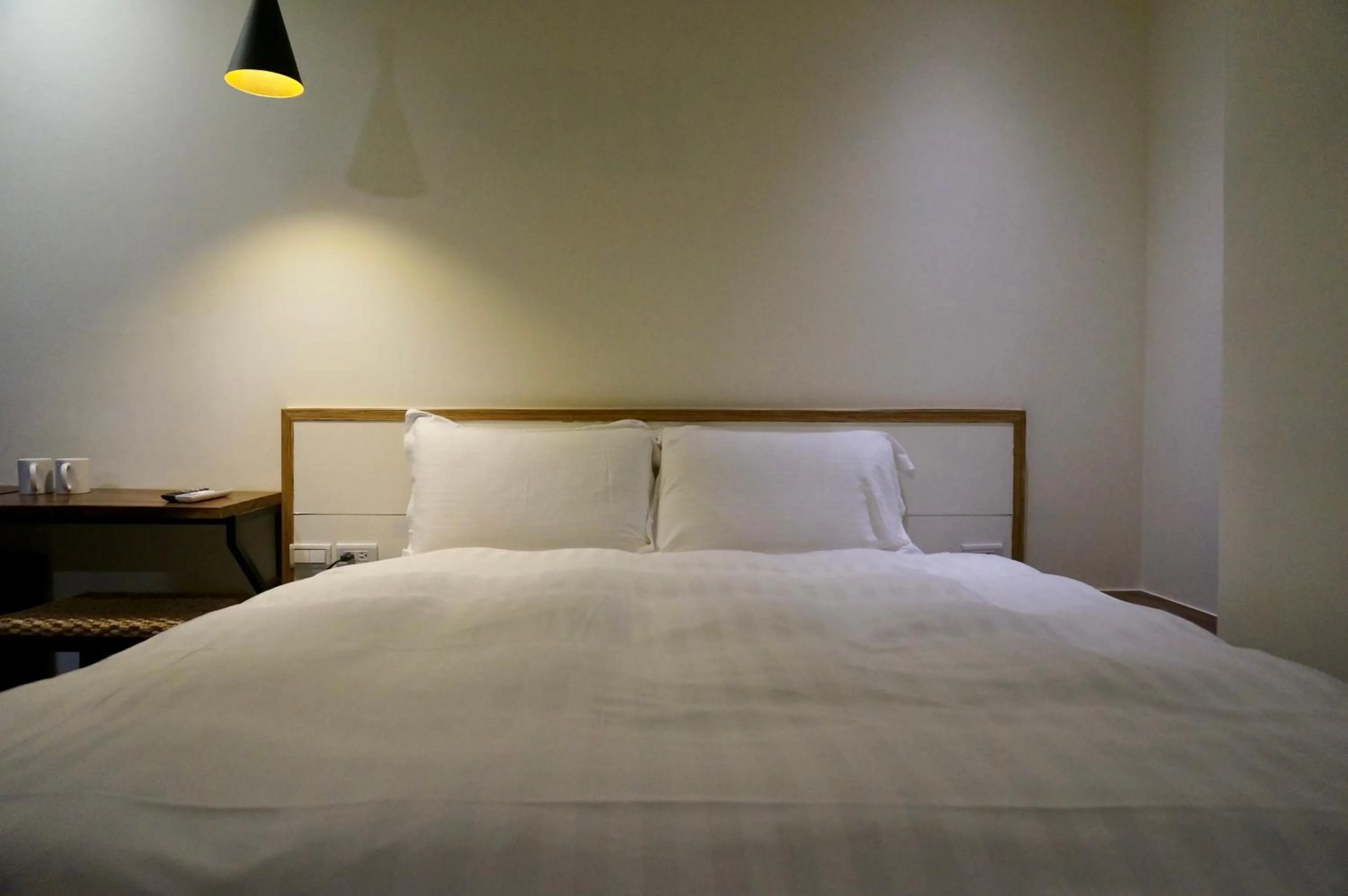 Photo of the whole room, Bed in Angel's Inn