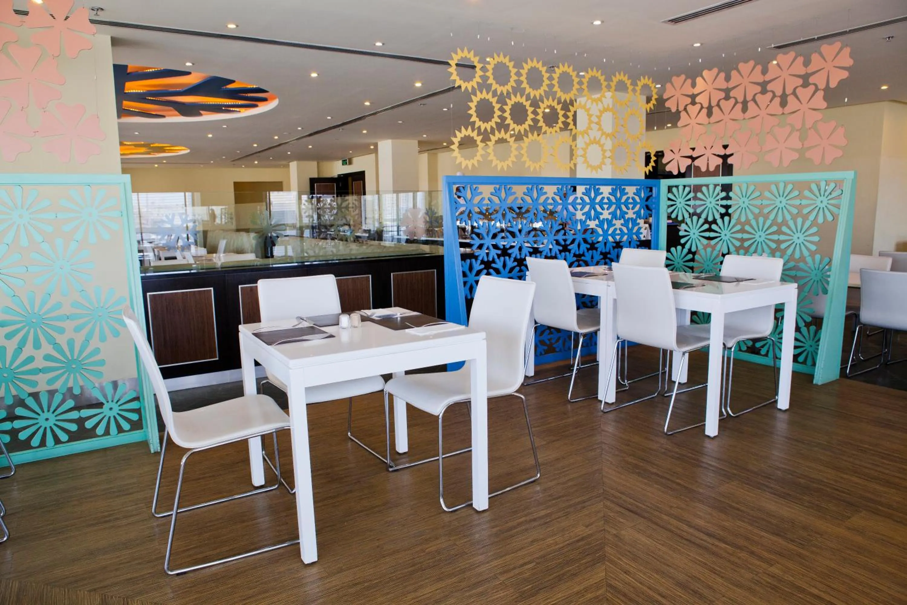 Restaurant/places to eat in Al Raya Suites Hotel