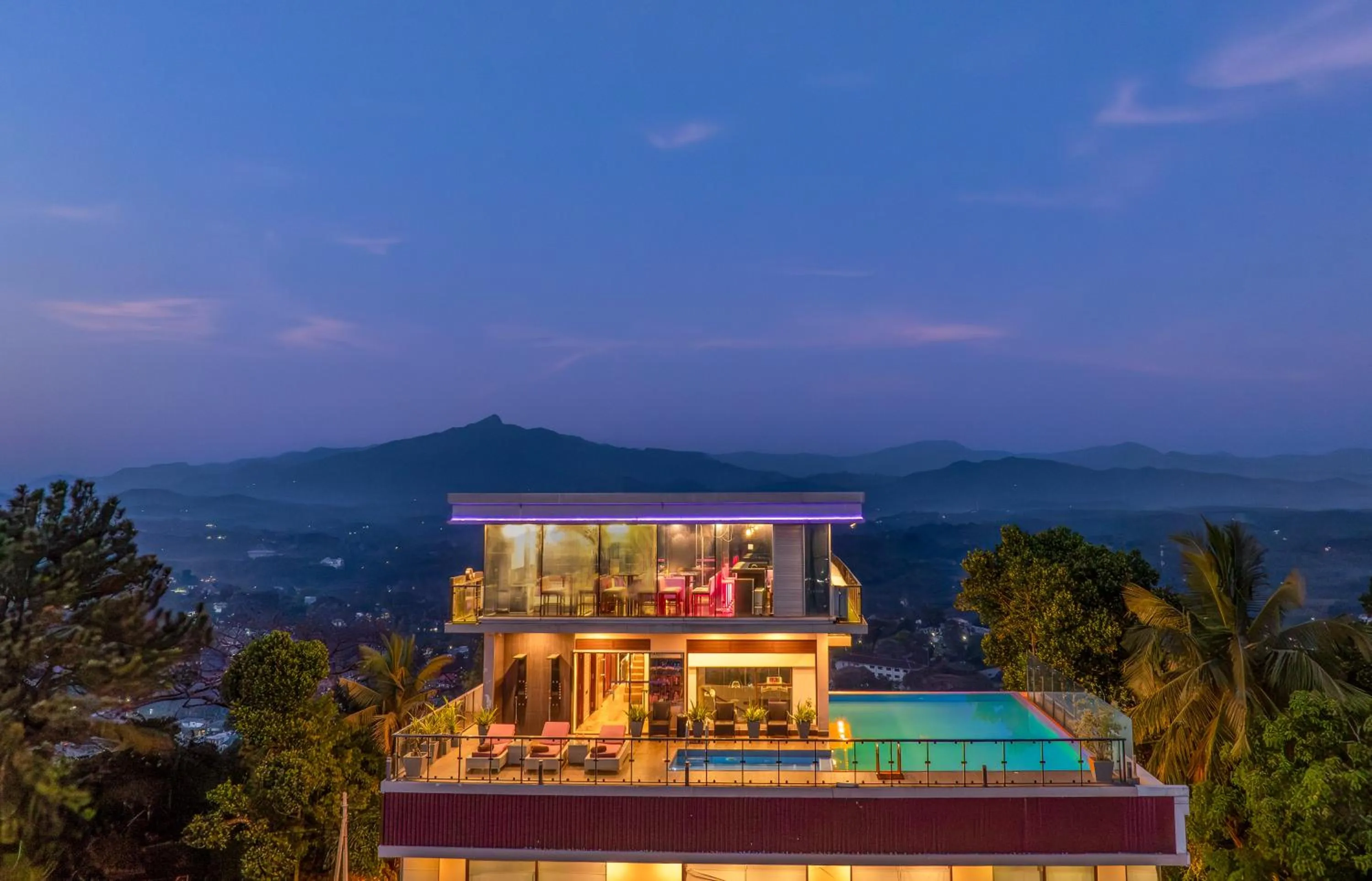 Lounge or bar in View360