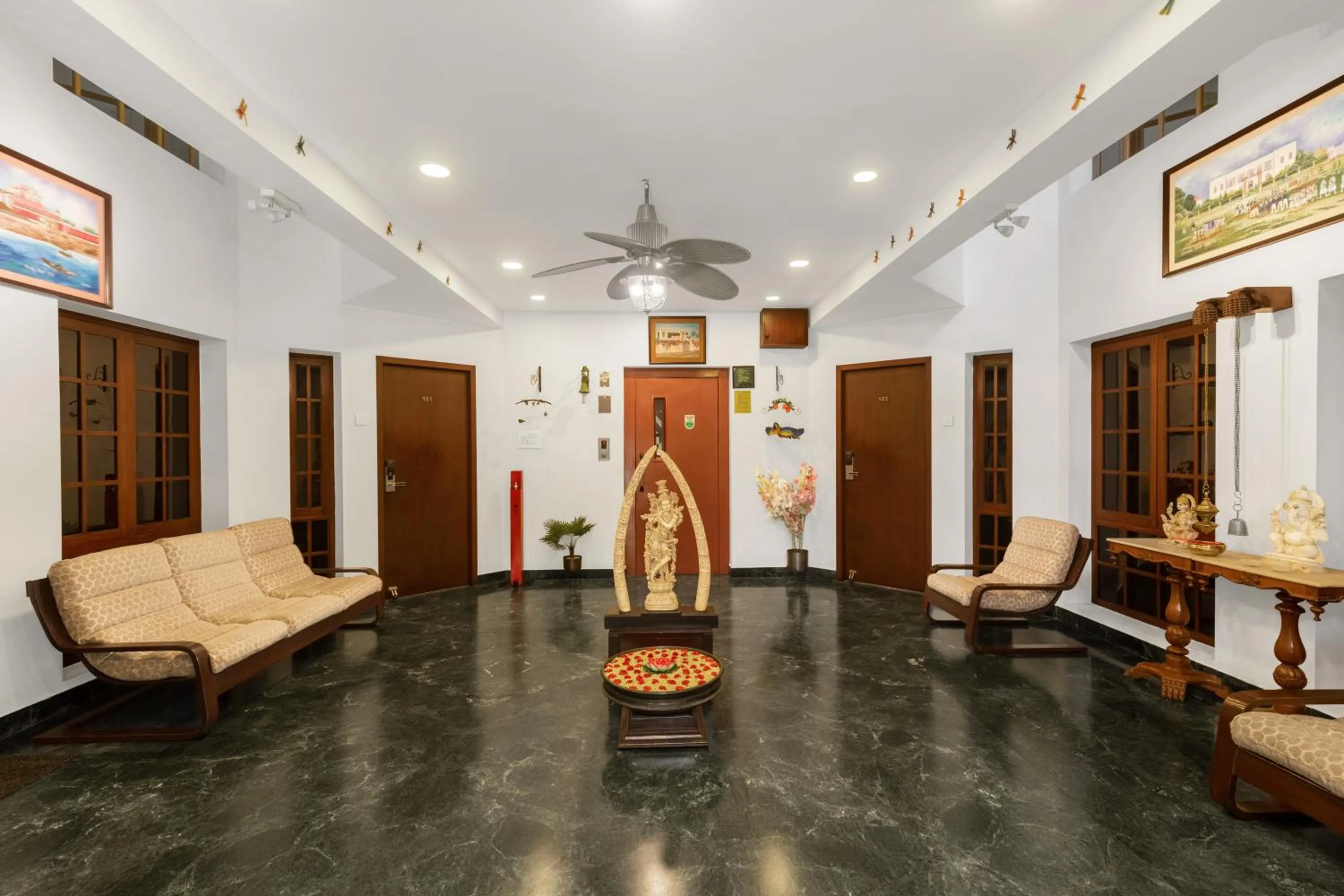 Lobby or reception in Pondicherry Executive Inn