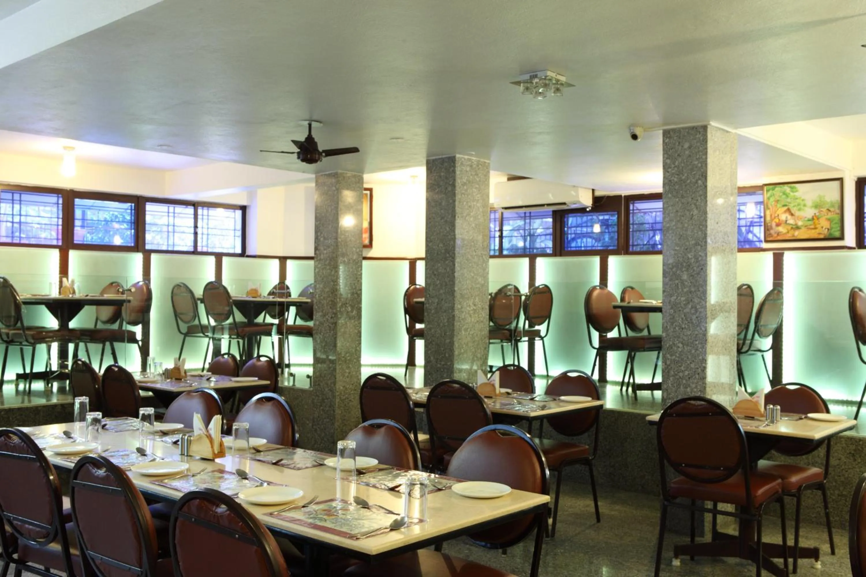 Restaurant/places to eat in Pondicherry Executive Inn