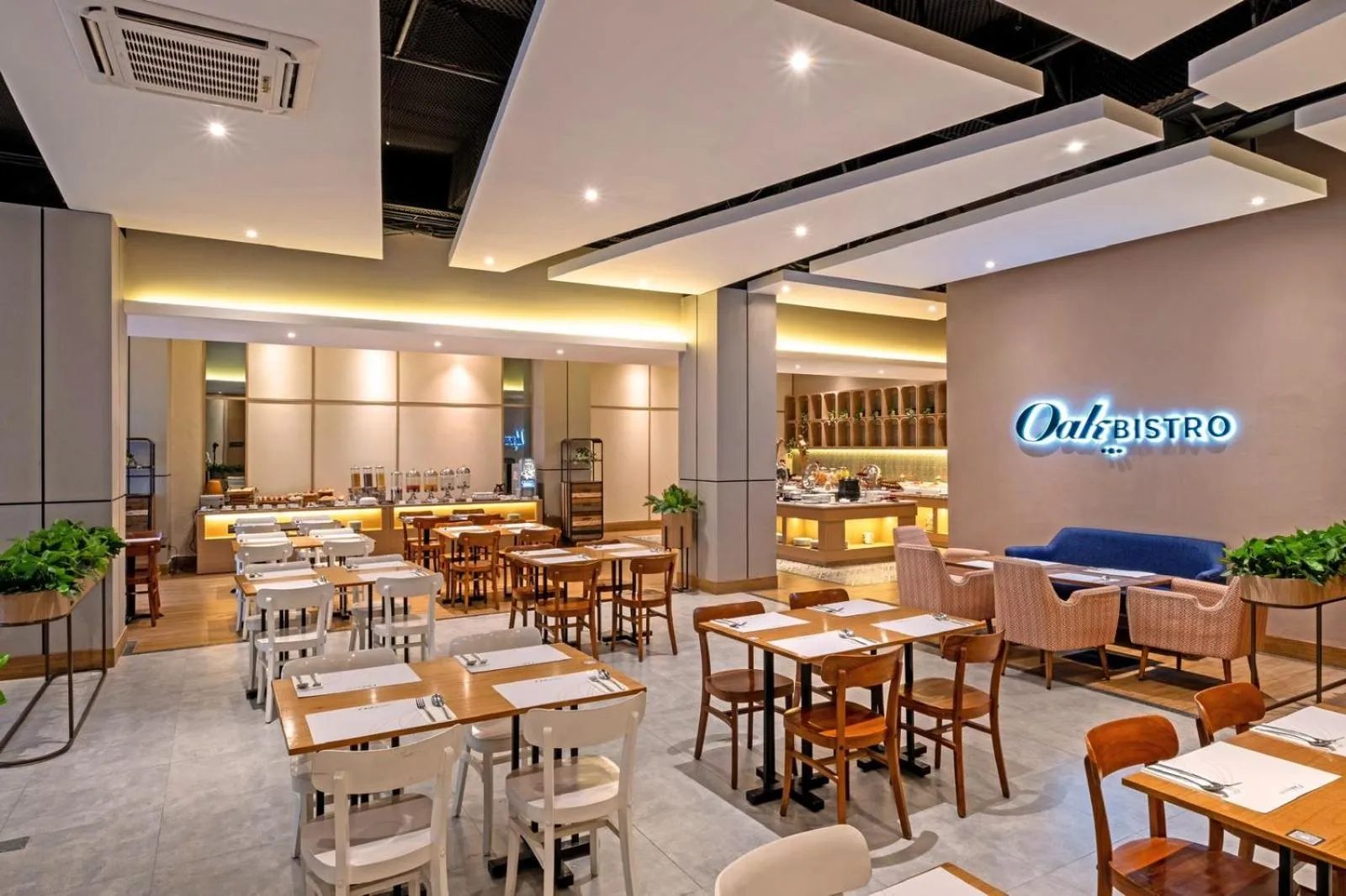 Restaurant/places to eat in Oakwood Merdeka Bandung