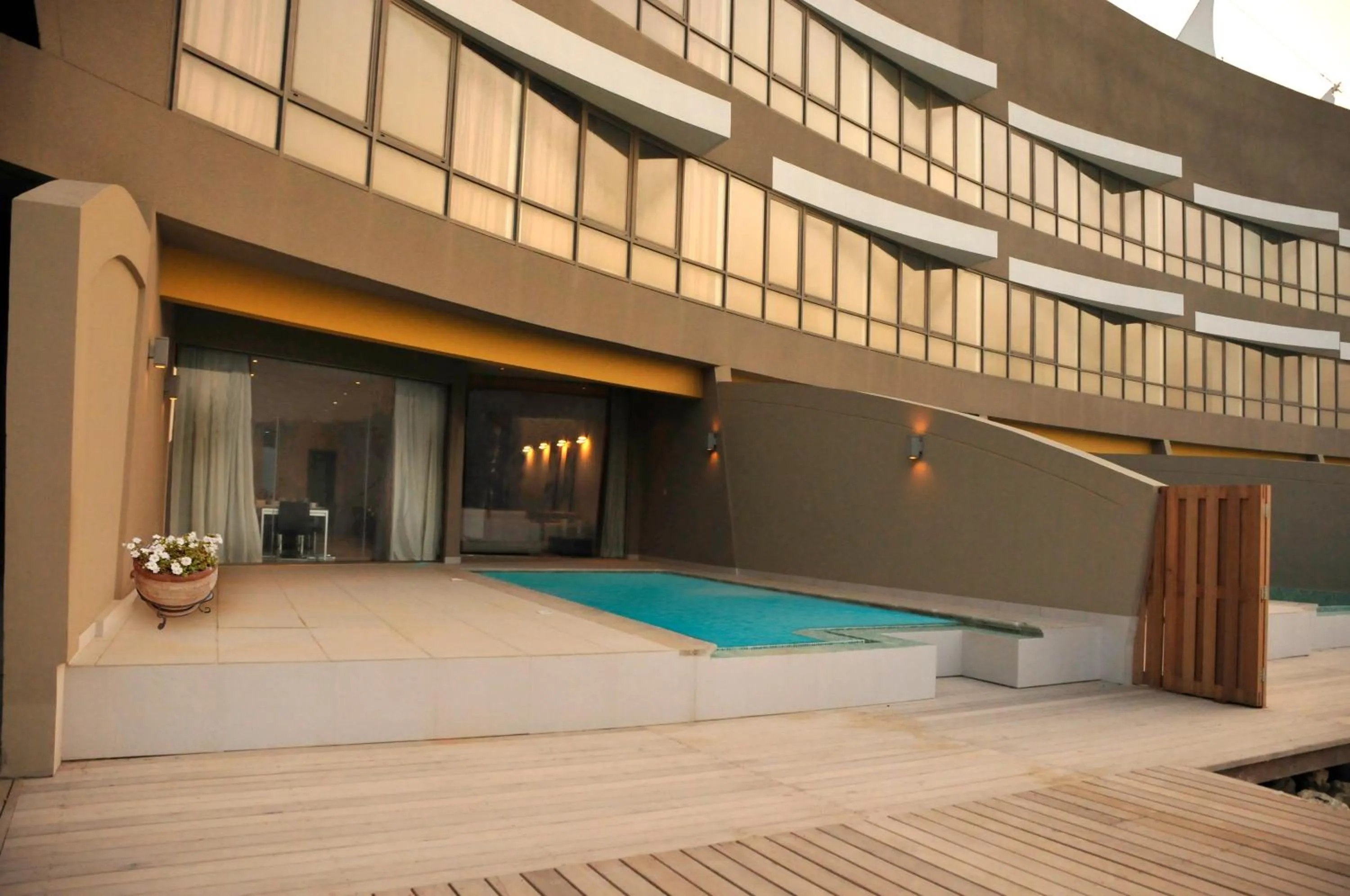 Swimming pool in Dragon Beach Hotel