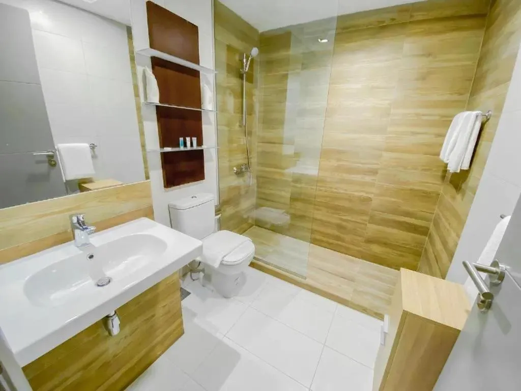 Shower in Dragon Beach Hotel