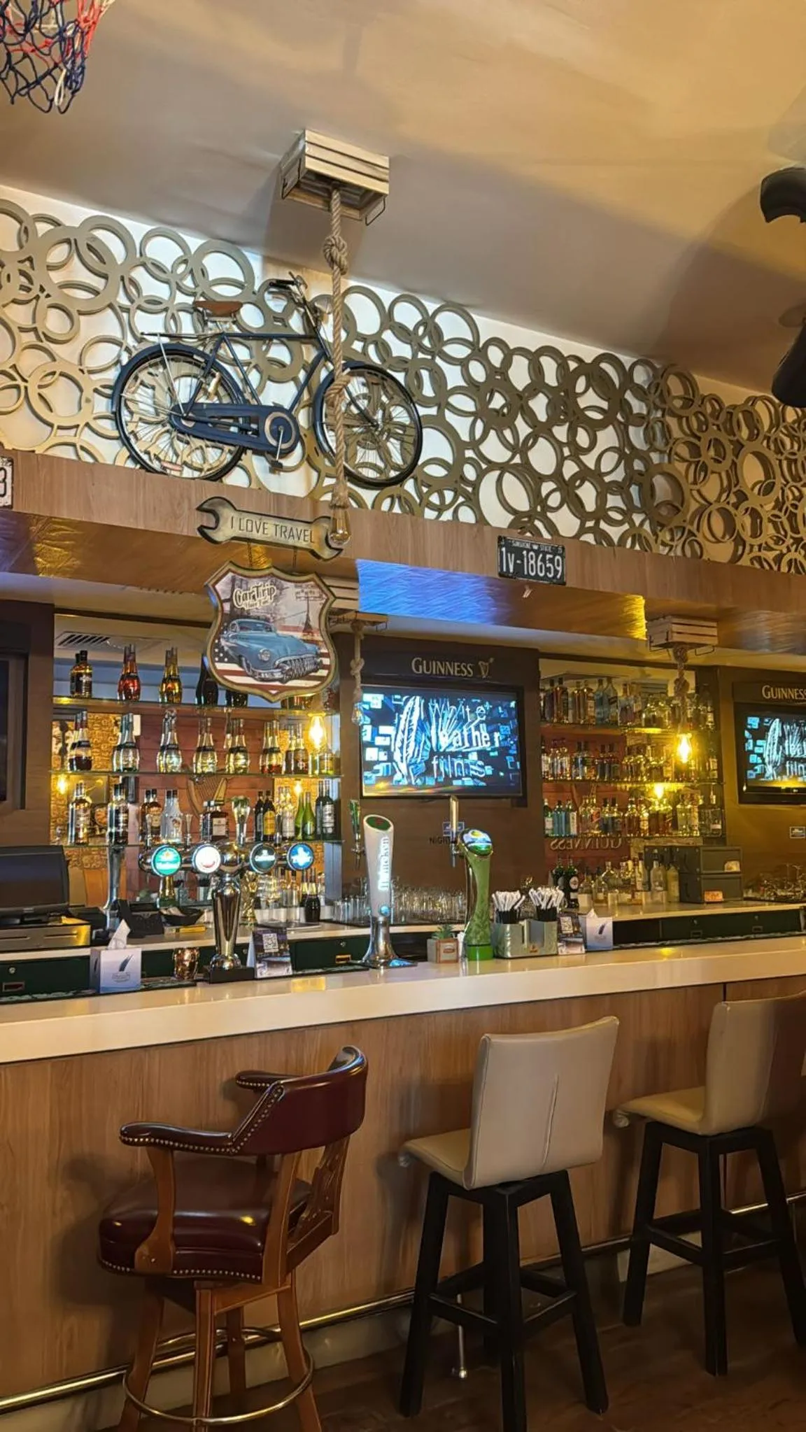 Restaurant/places to eat in Dragon Beach Hotel