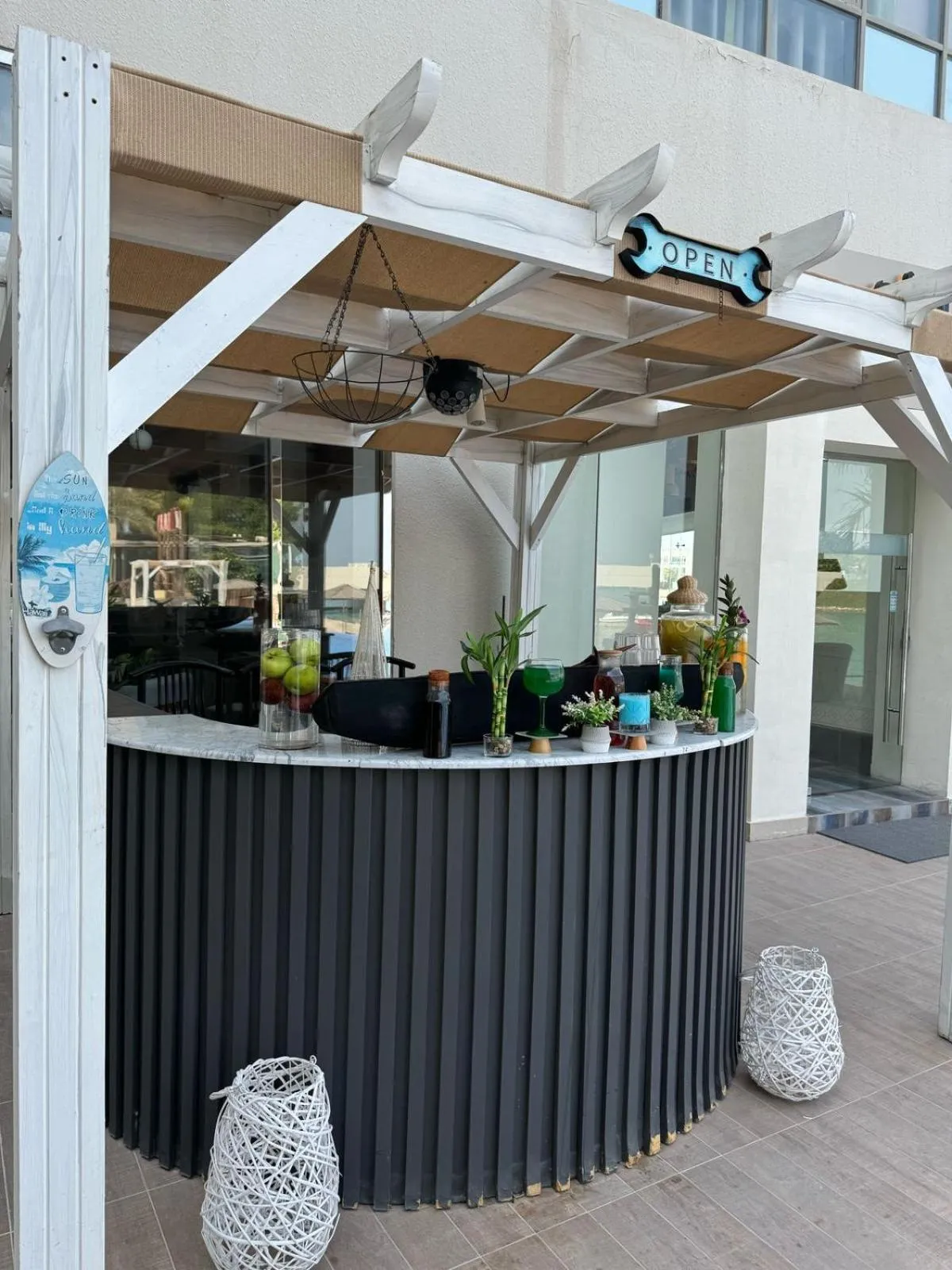 Restaurant/places to eat in Dragon Beach Hotel