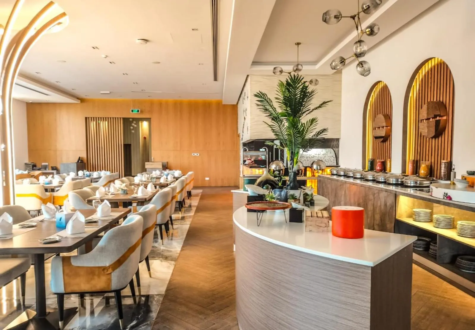 Restaurant/places to eat in Dragon Beach Hotel