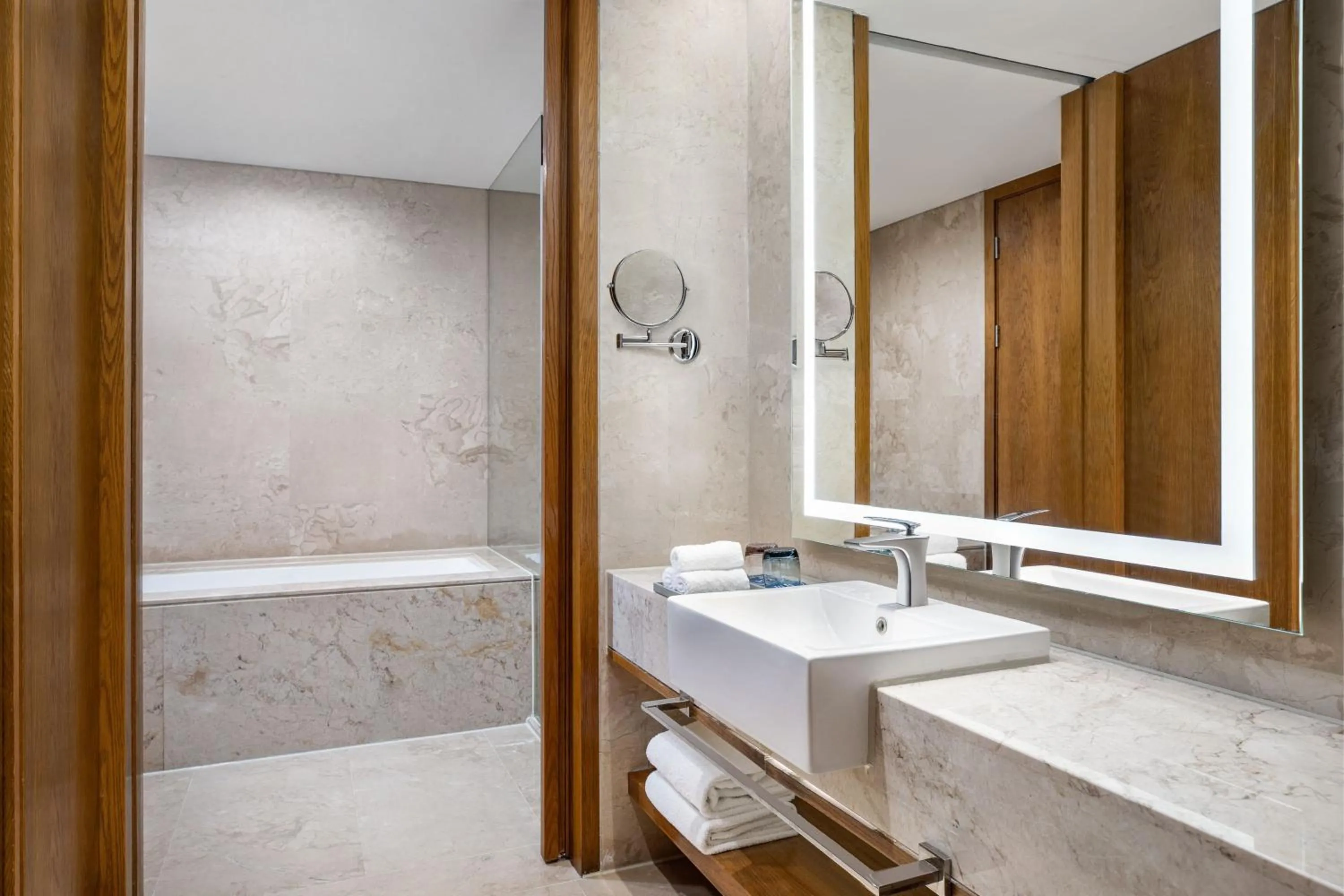 Photo of the whole room in Four Points by Sheraton Shanghai, Kangqiao