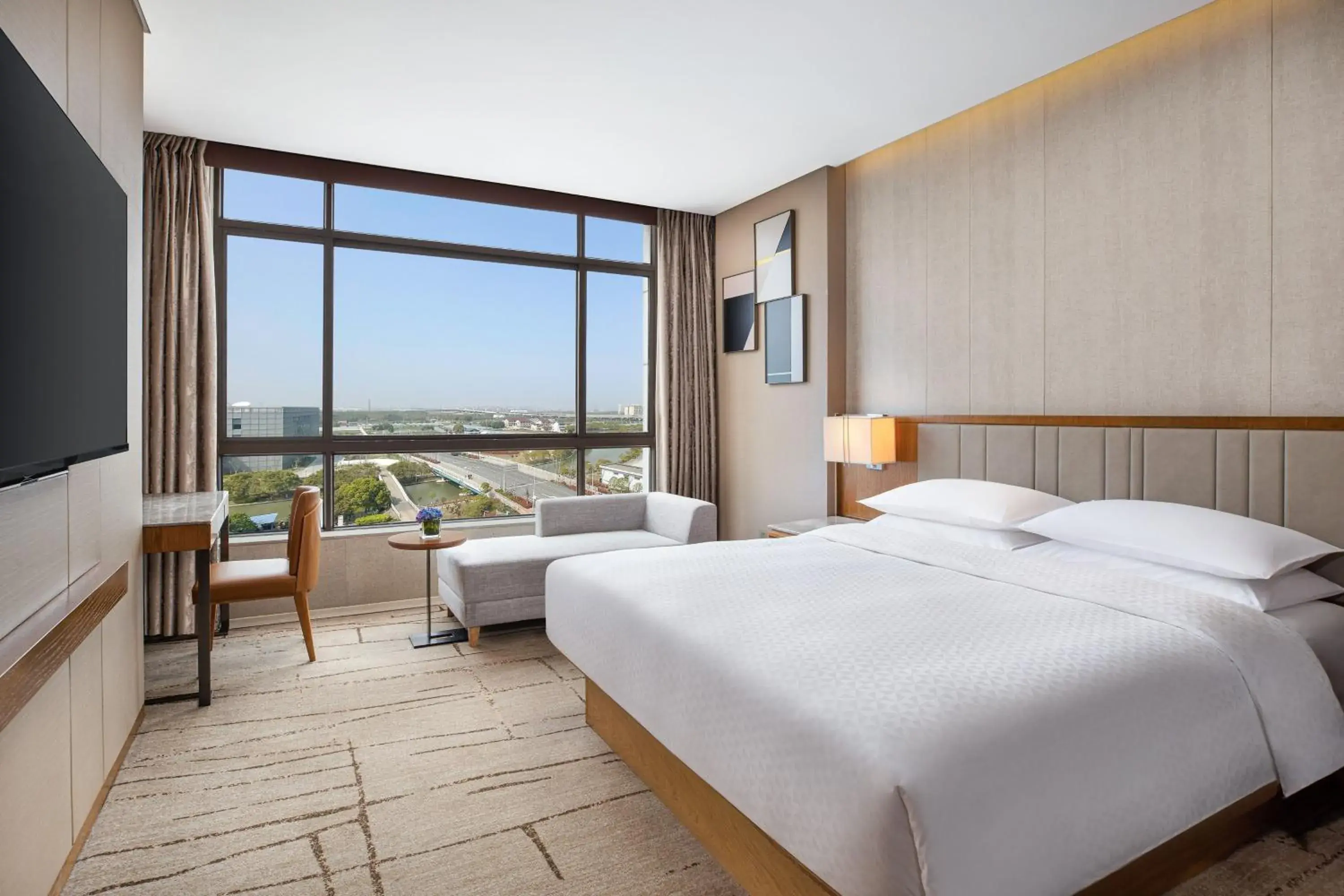 Premier Room with Guest Room with 1 King, City view in Four Points by Sheraton Shanghai, Kangqiao Premier Room with Guest Room with 1 King, City view in Four Points by Sheraton Shanghai, Kangqiao