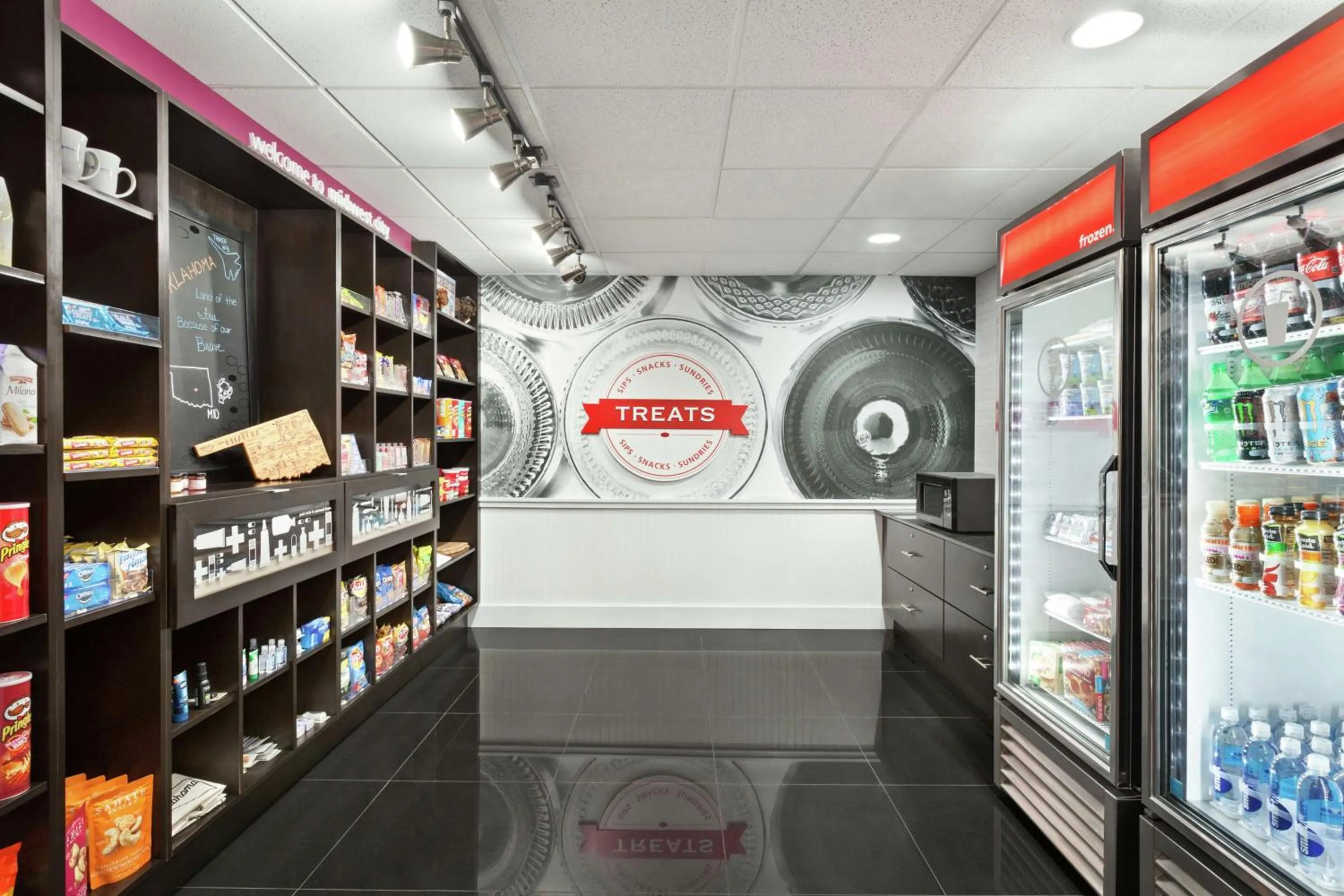 On-site shops in Hampton by Hilton Oklahoma City I-40 East- Tinker AFB