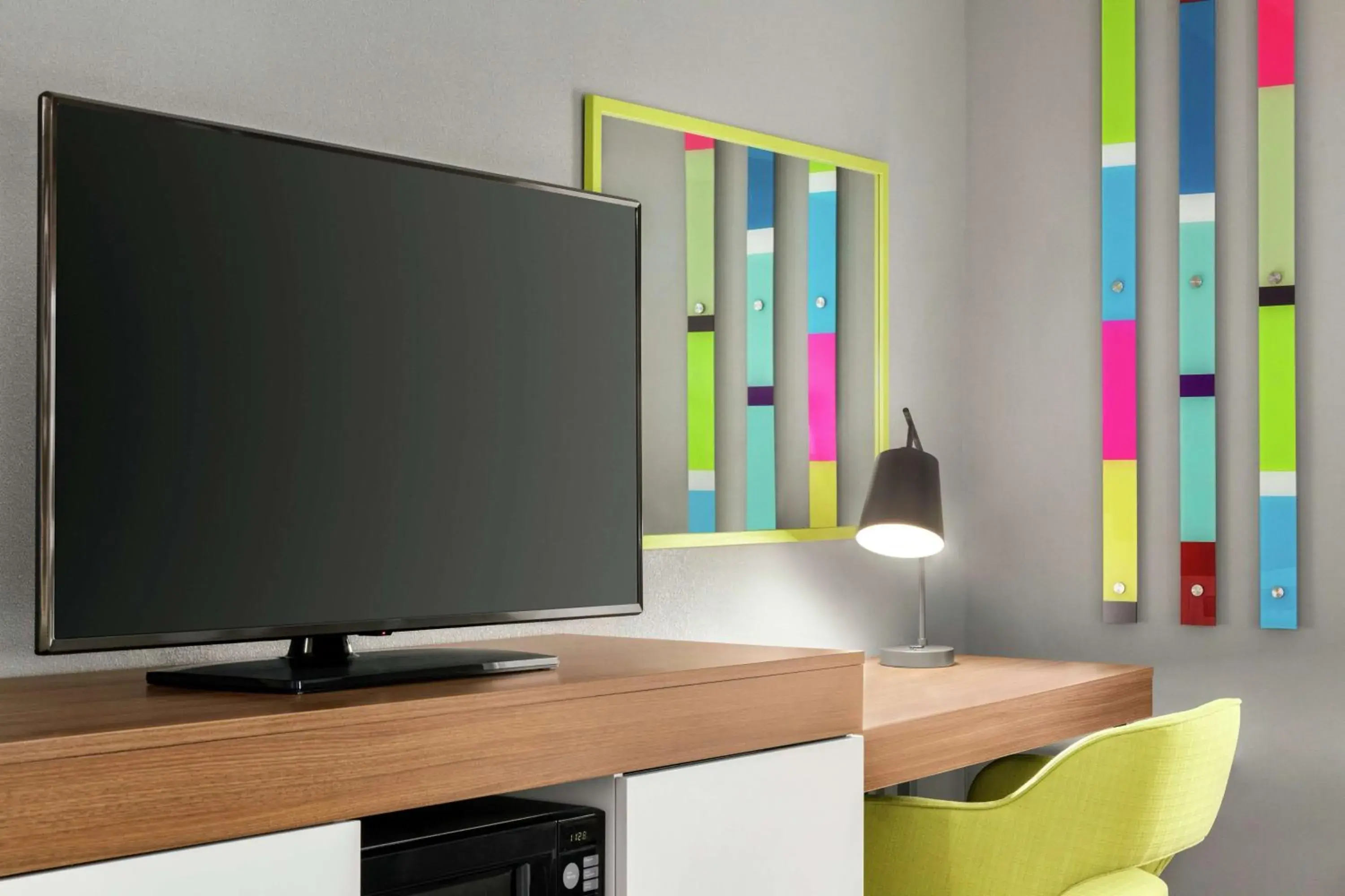 King Room with King Bed - Non-Smoking in Hampton by Hilton Oklahoma City I-40 East- Tinker AFB King Room with King Bed - Non-Smoking in Hampton by Hilton Oklahoma City I-40 East- Tinker AFB