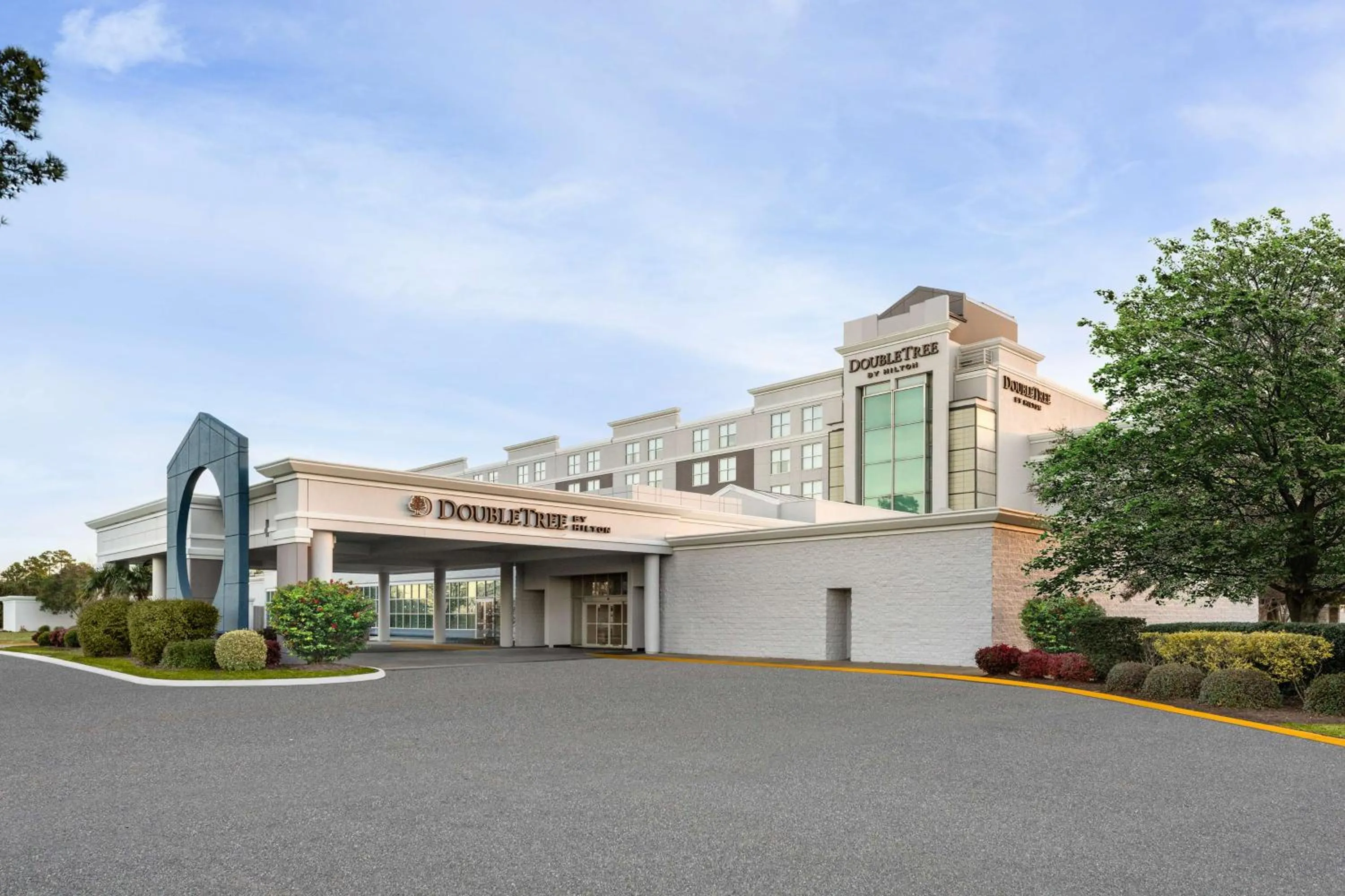 Property building in DoubleTree by Hilton Norfolk Airport