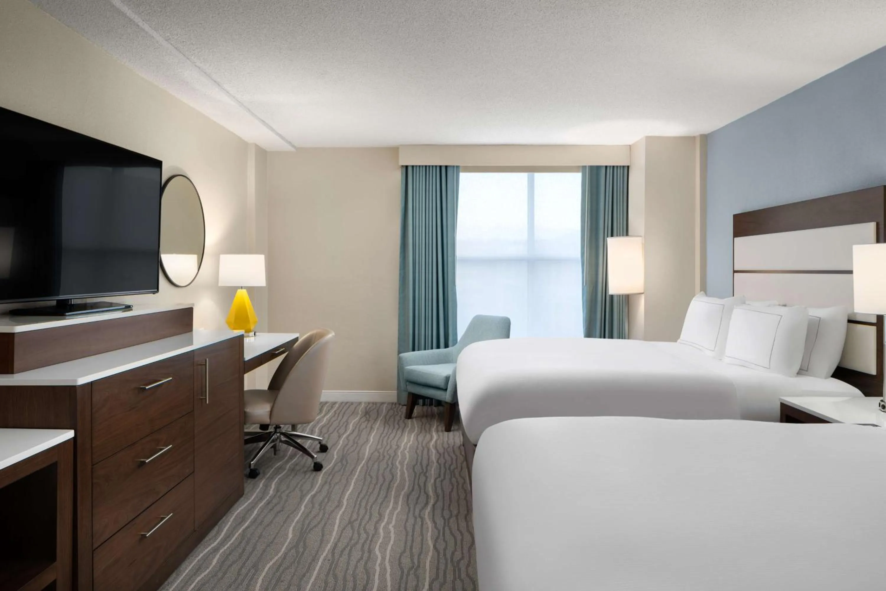 Bedroom, Bed in DoubleTree by Hilton Norfolk Airport