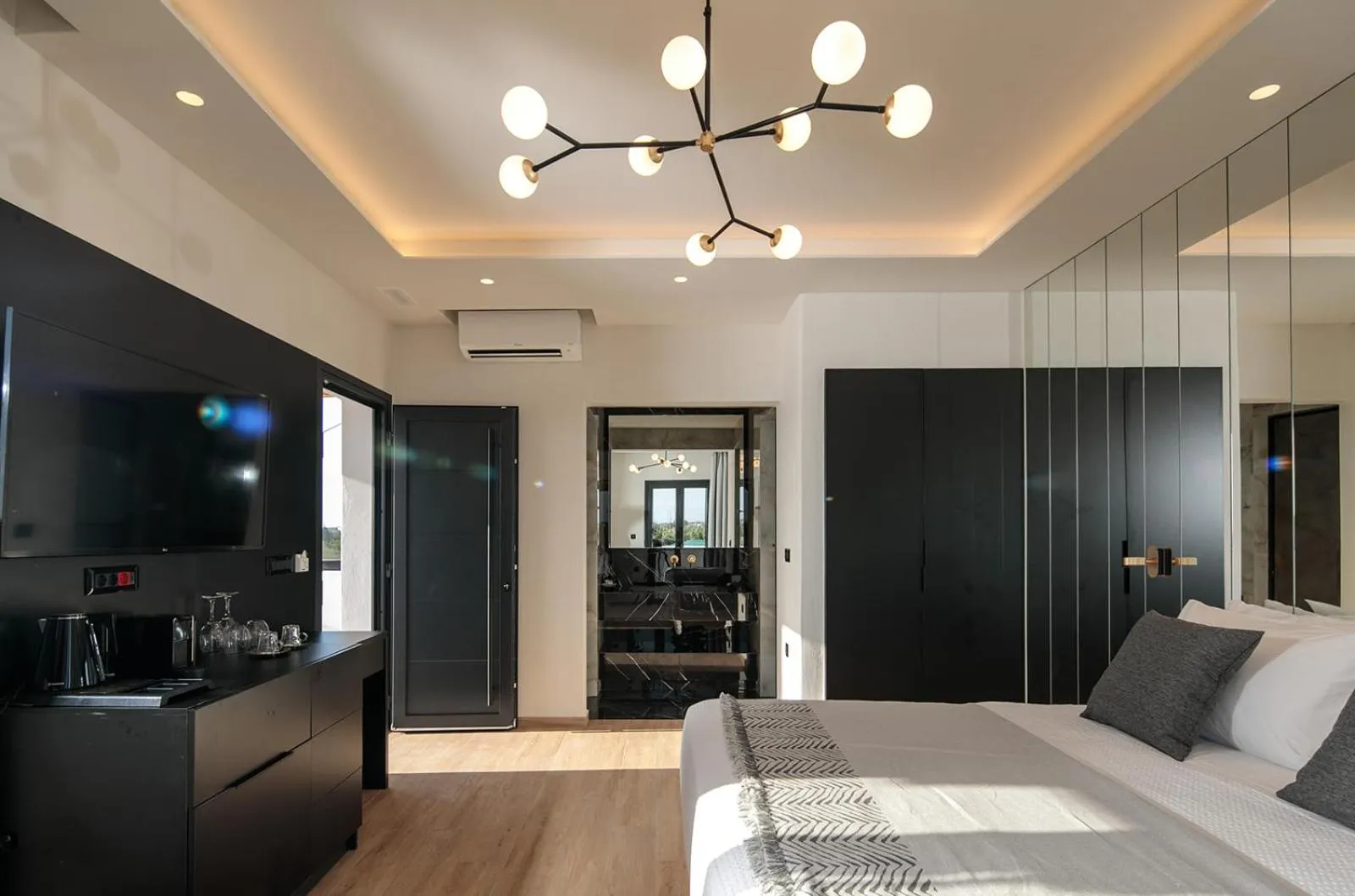 Iphimedeia Luxury Hotel & Suites