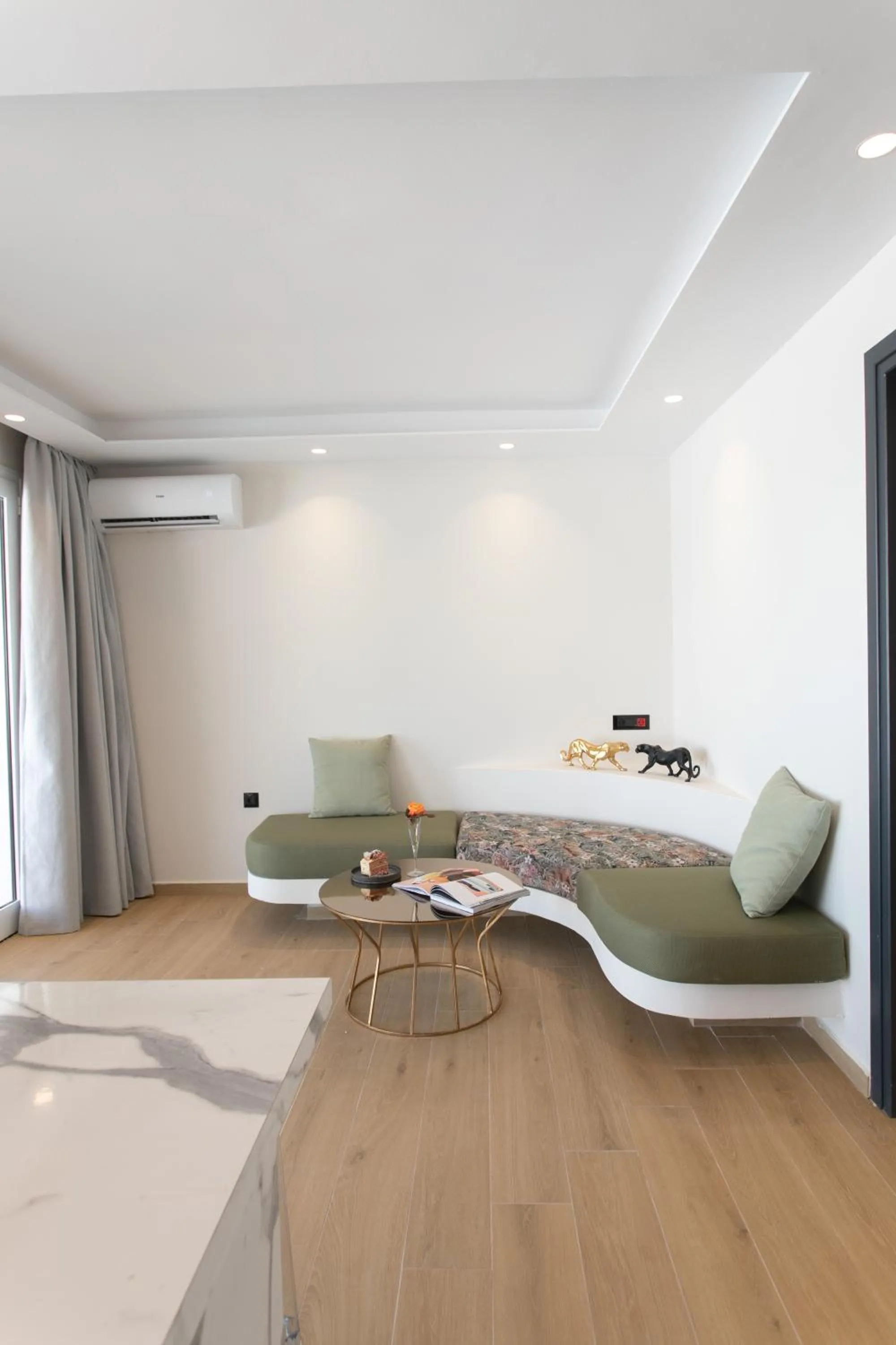 Iphimedeia Luxury Hotel & Suites