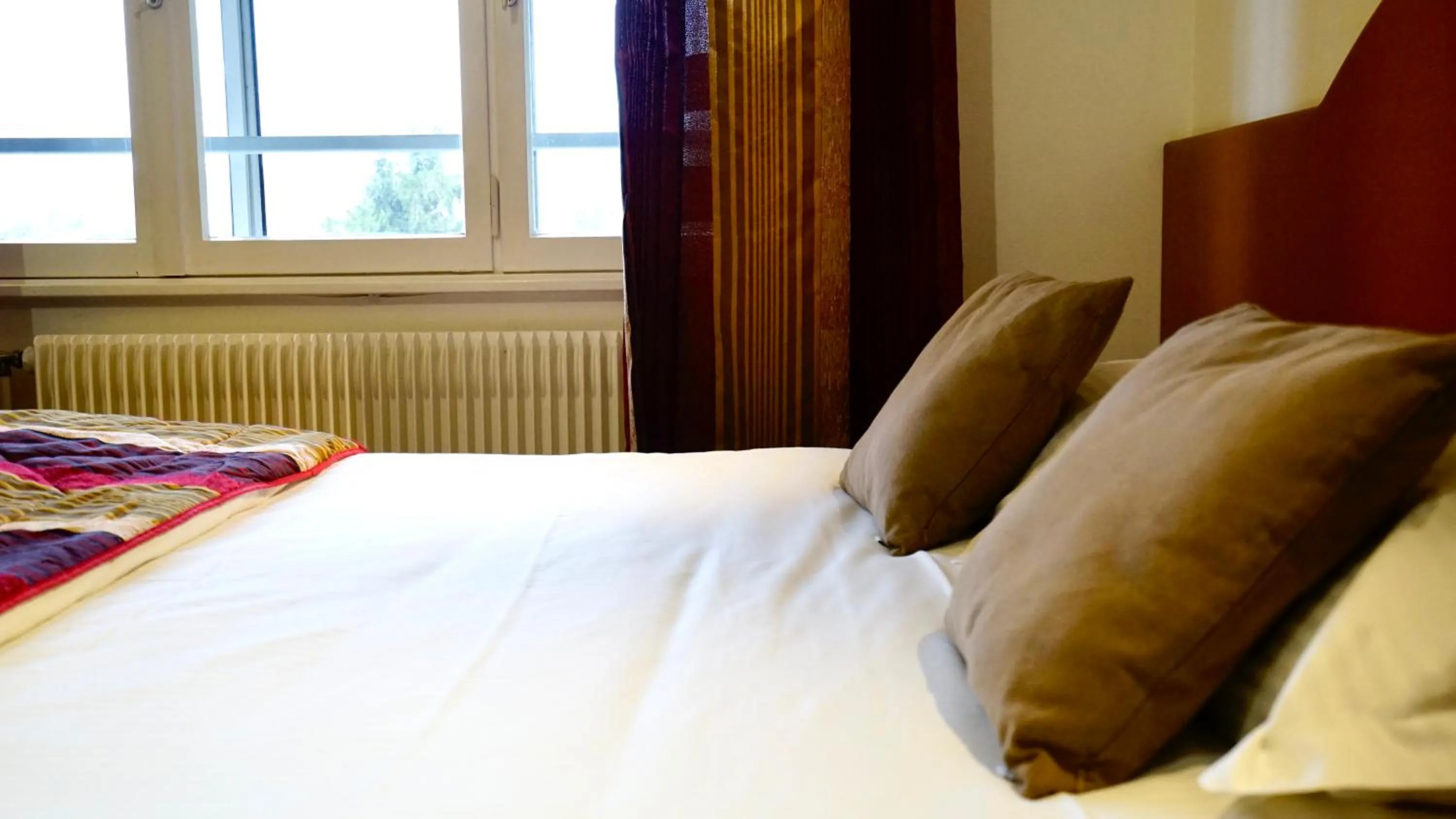 Bed in Logis Hôtel Relais de Vincey