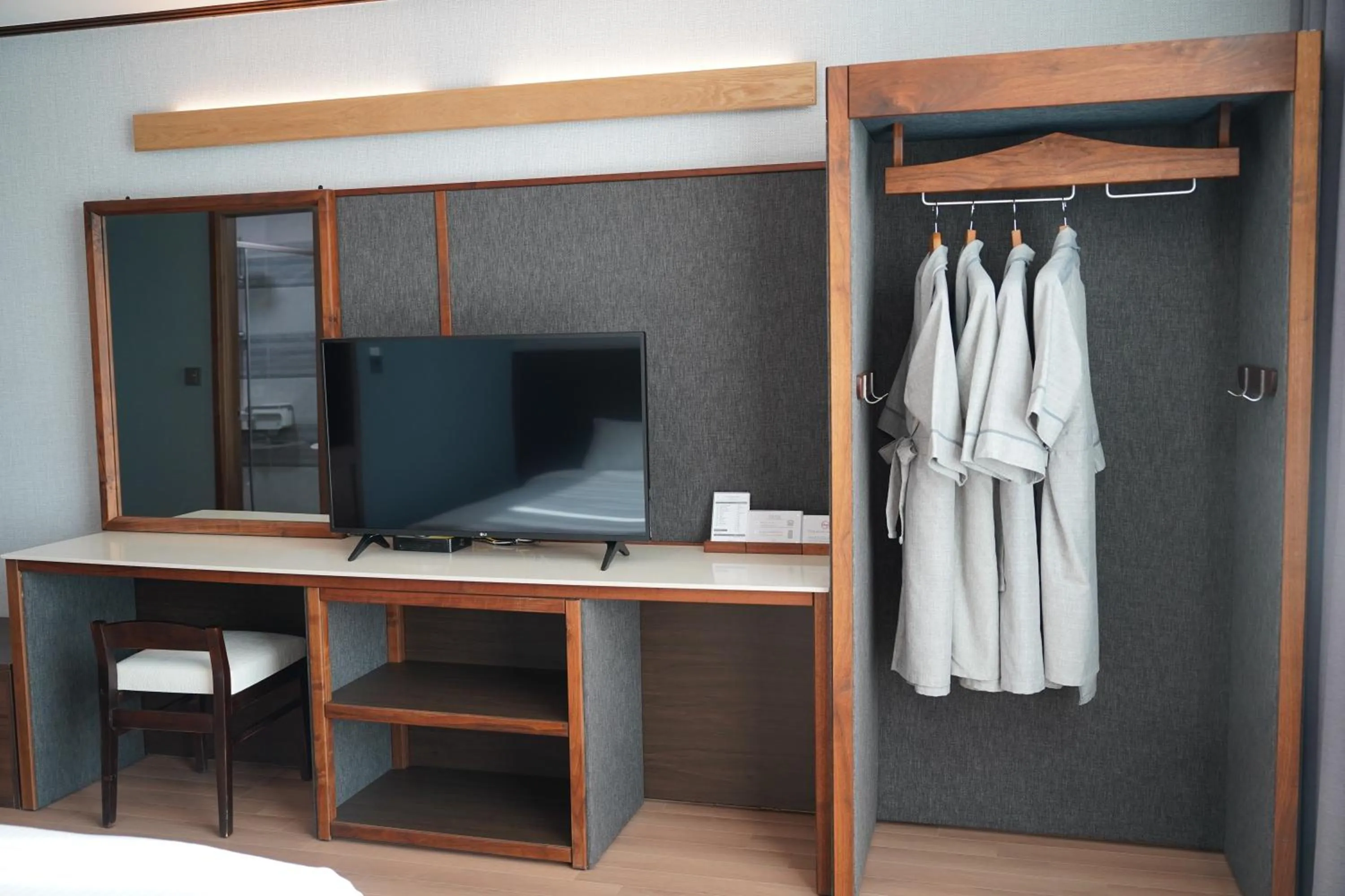 wardrobe in Sacheon Grand Tourist Hotel