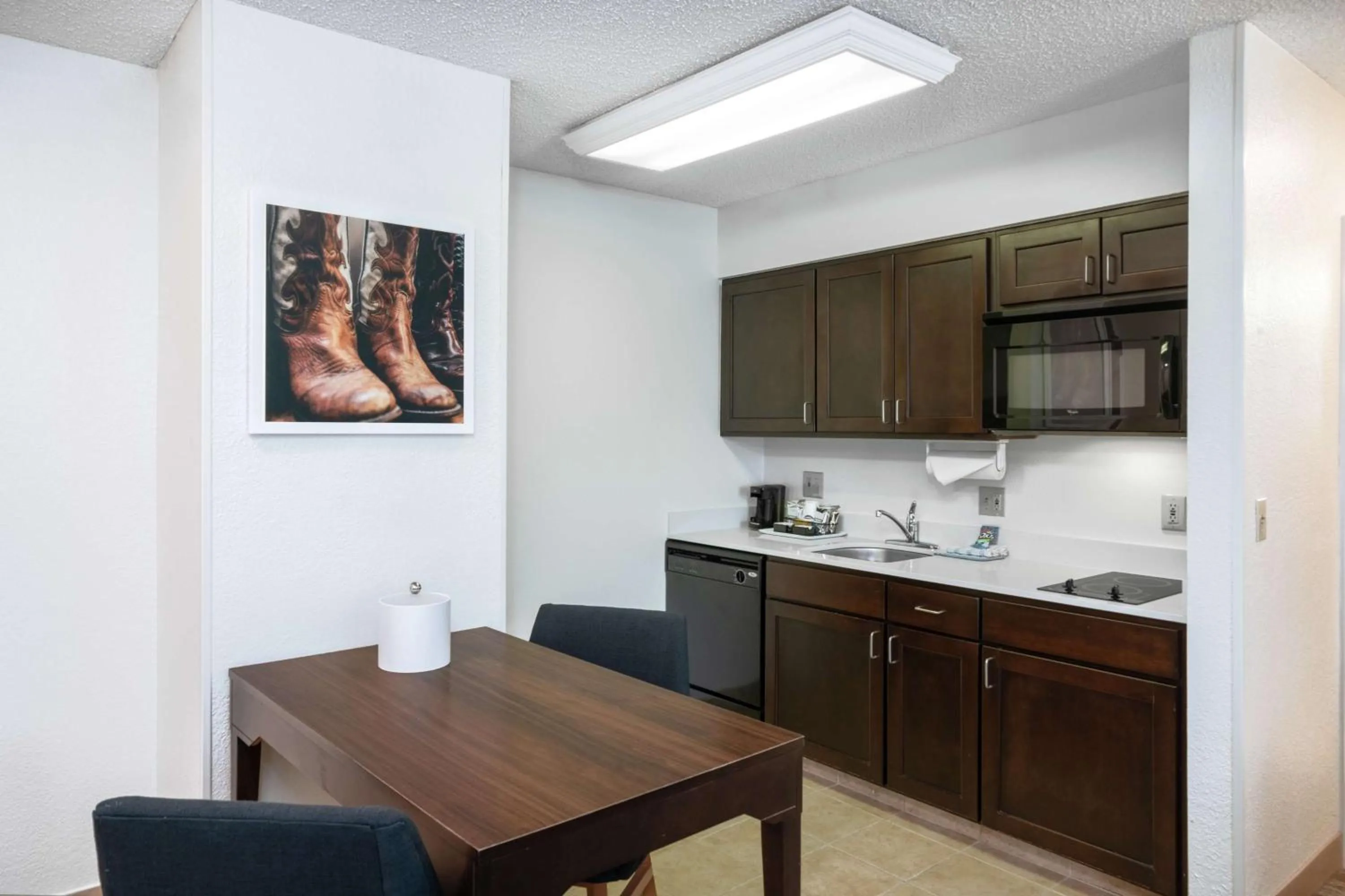 Kitchen or kitchenette in Hampton Inn & Suites Nashville Franklin