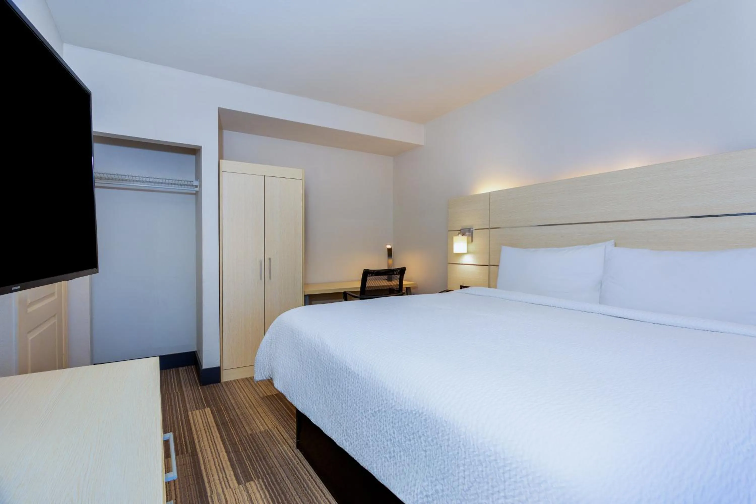 Bed in Holiday Inn Express-International Drive by IHG