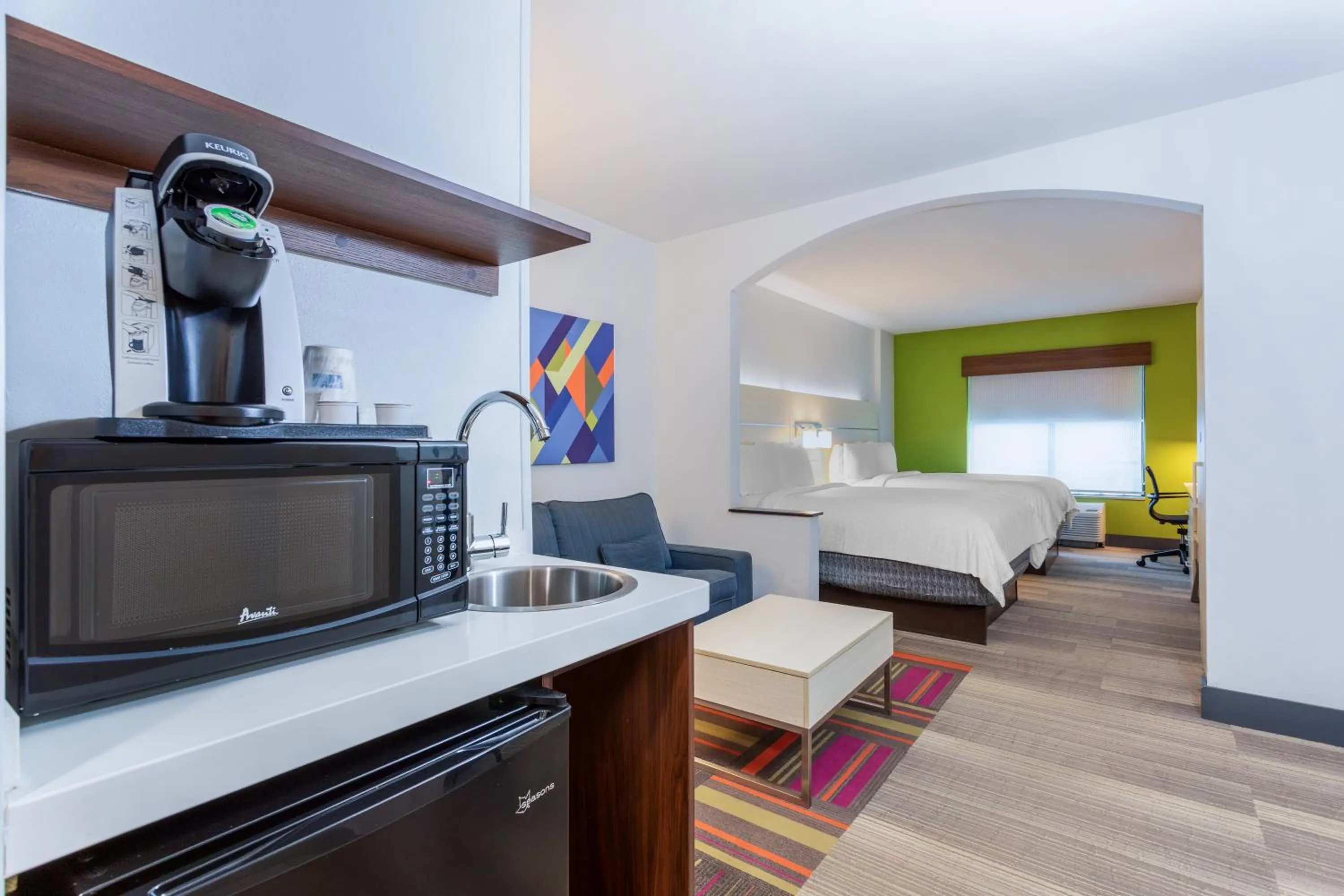Kitchen or kitchenette in Holiday Inn Express-International Drive by IHG