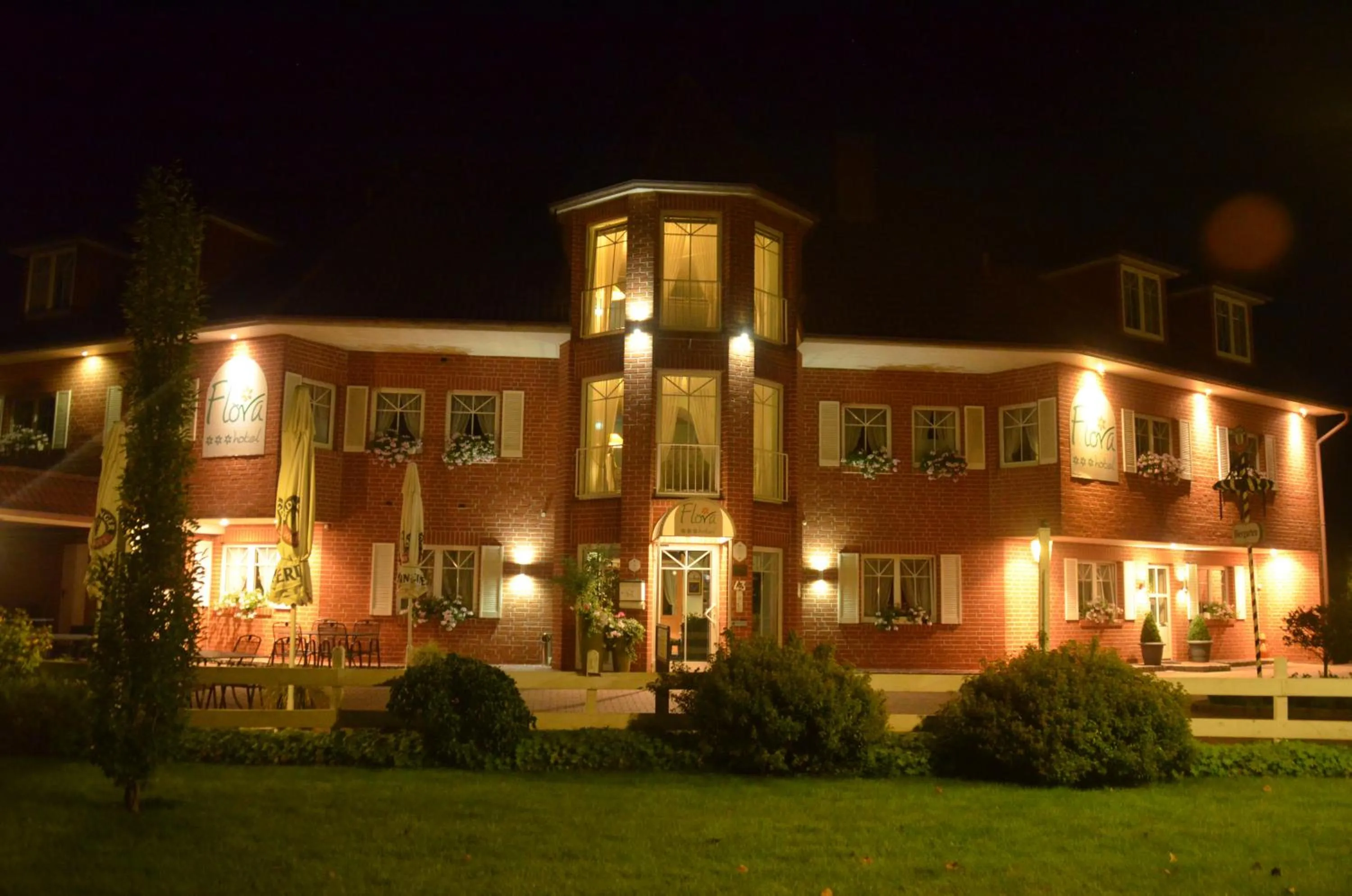Facade/entrance in Hotel Flora