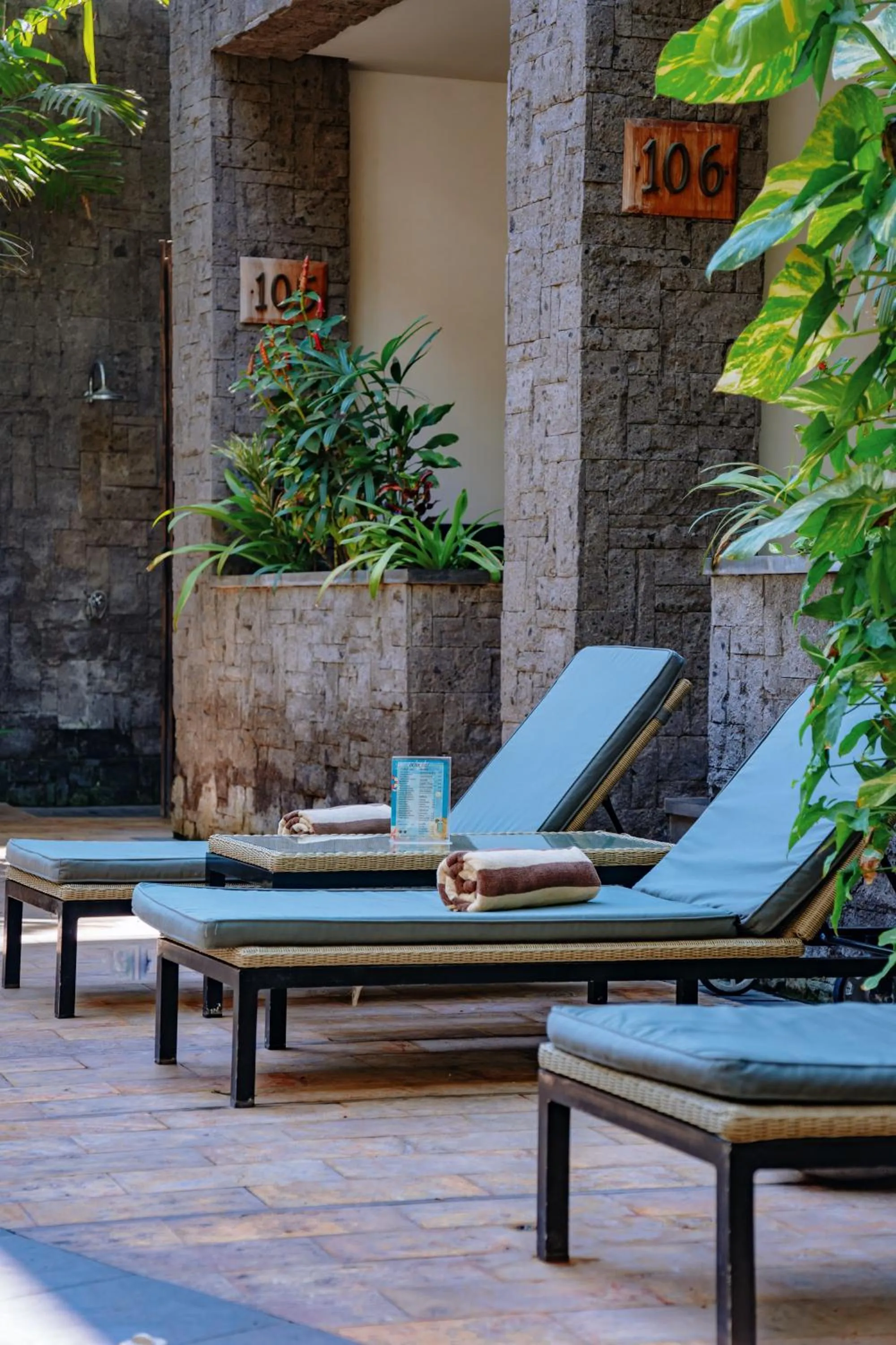 Swimming pool in Akana Boutique Hotel