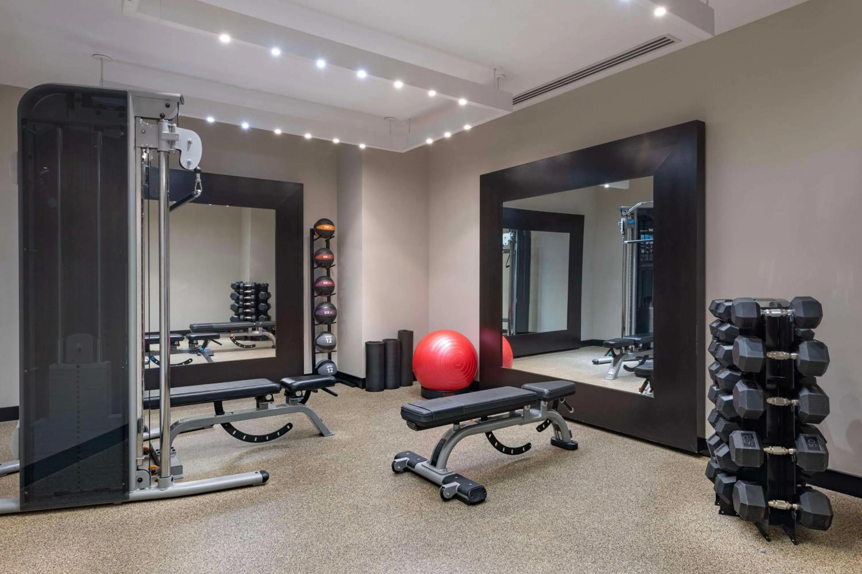 Fitness centre/facilities in theWit Chicago, a Hilton Hotel