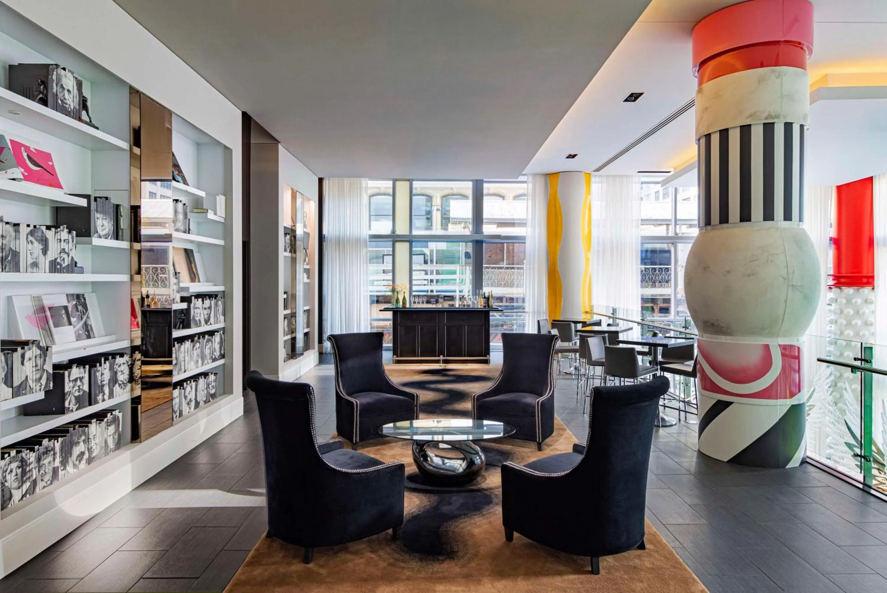 Lounge or bar in theWit Chicago, a Hilton Hotel