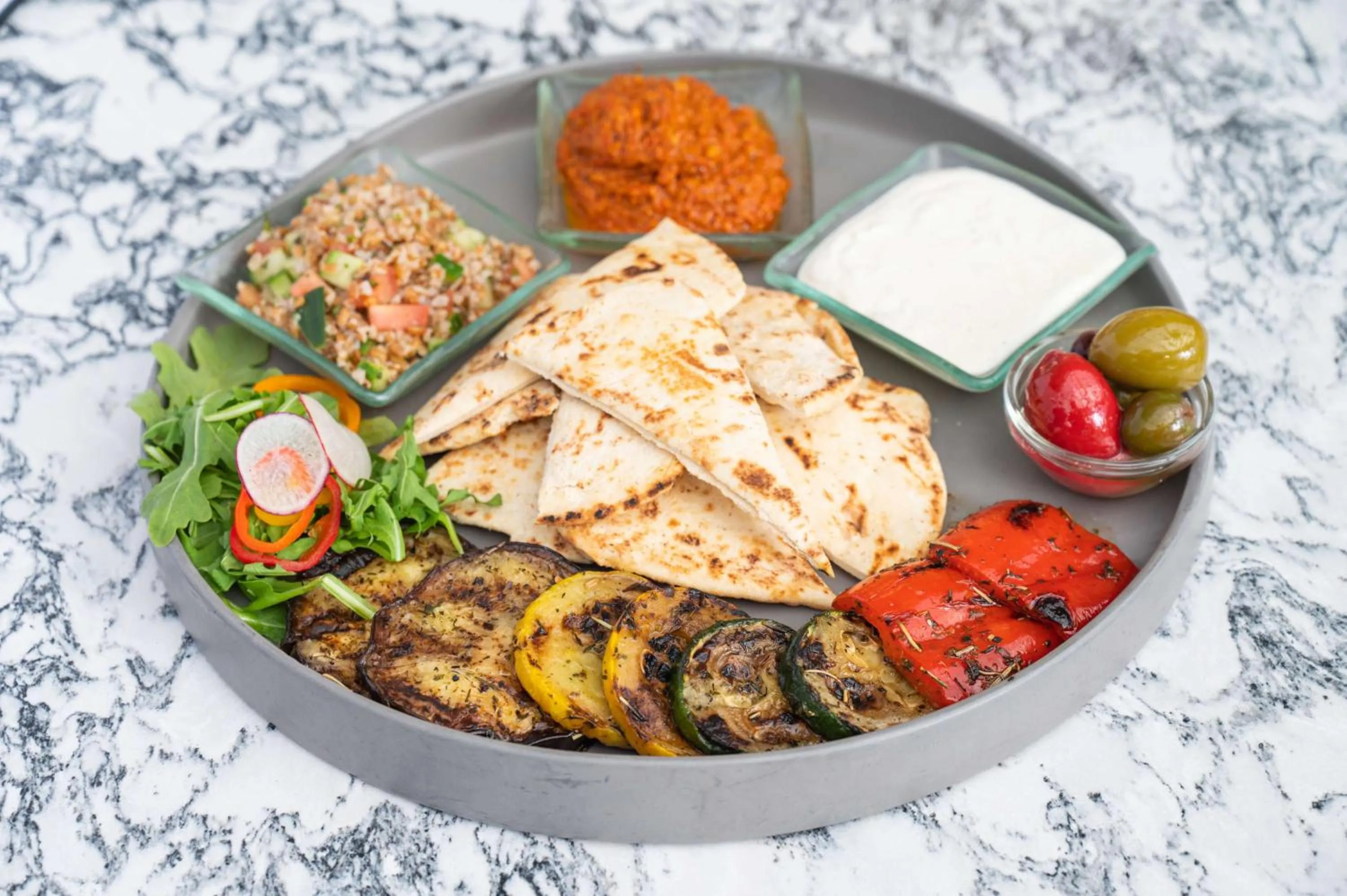 Lounge or bar in theWit Chicago, a Hilton Hotel