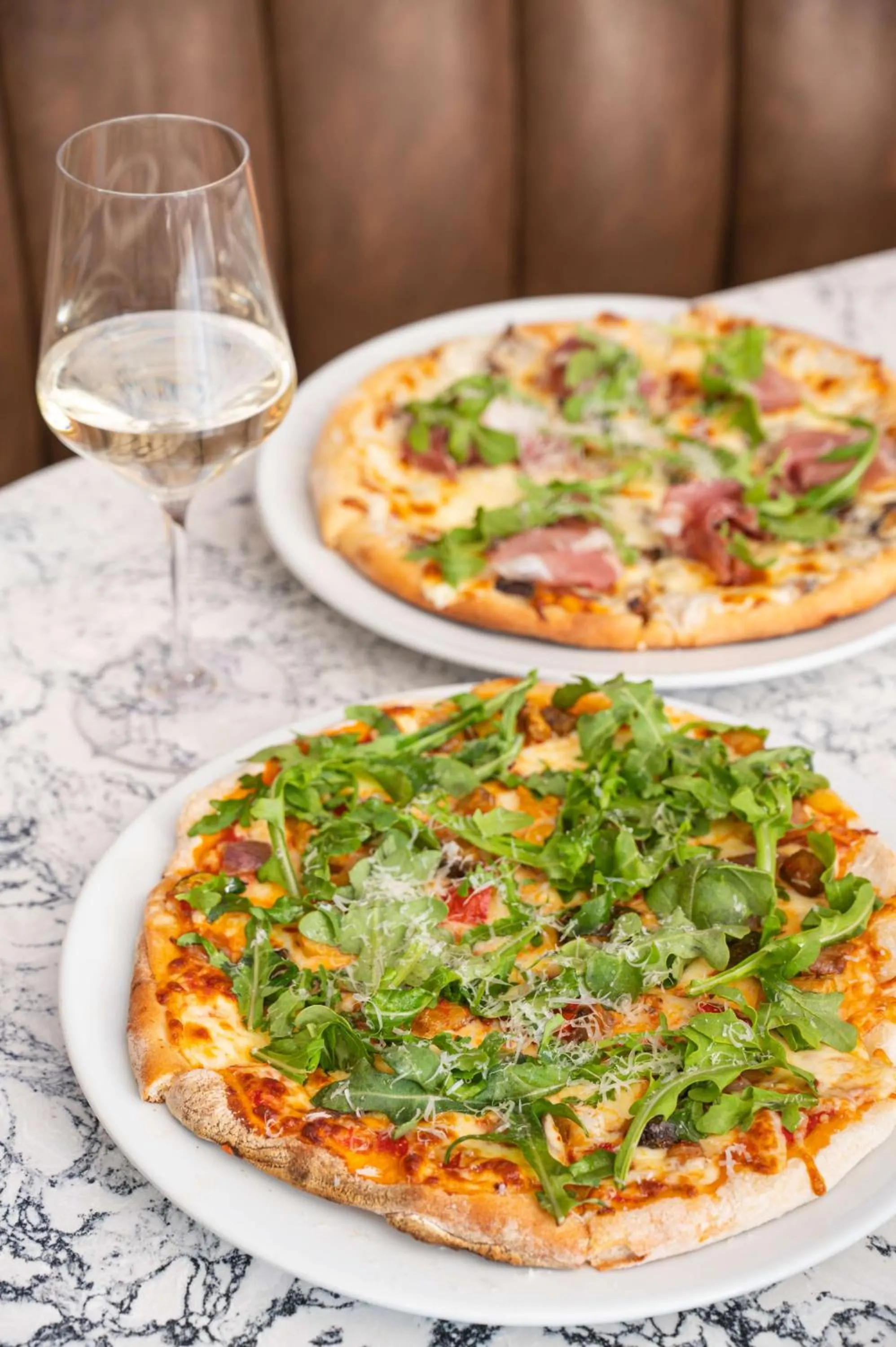 Lounge or bar in theWit Chicago, a Hilton Hotel