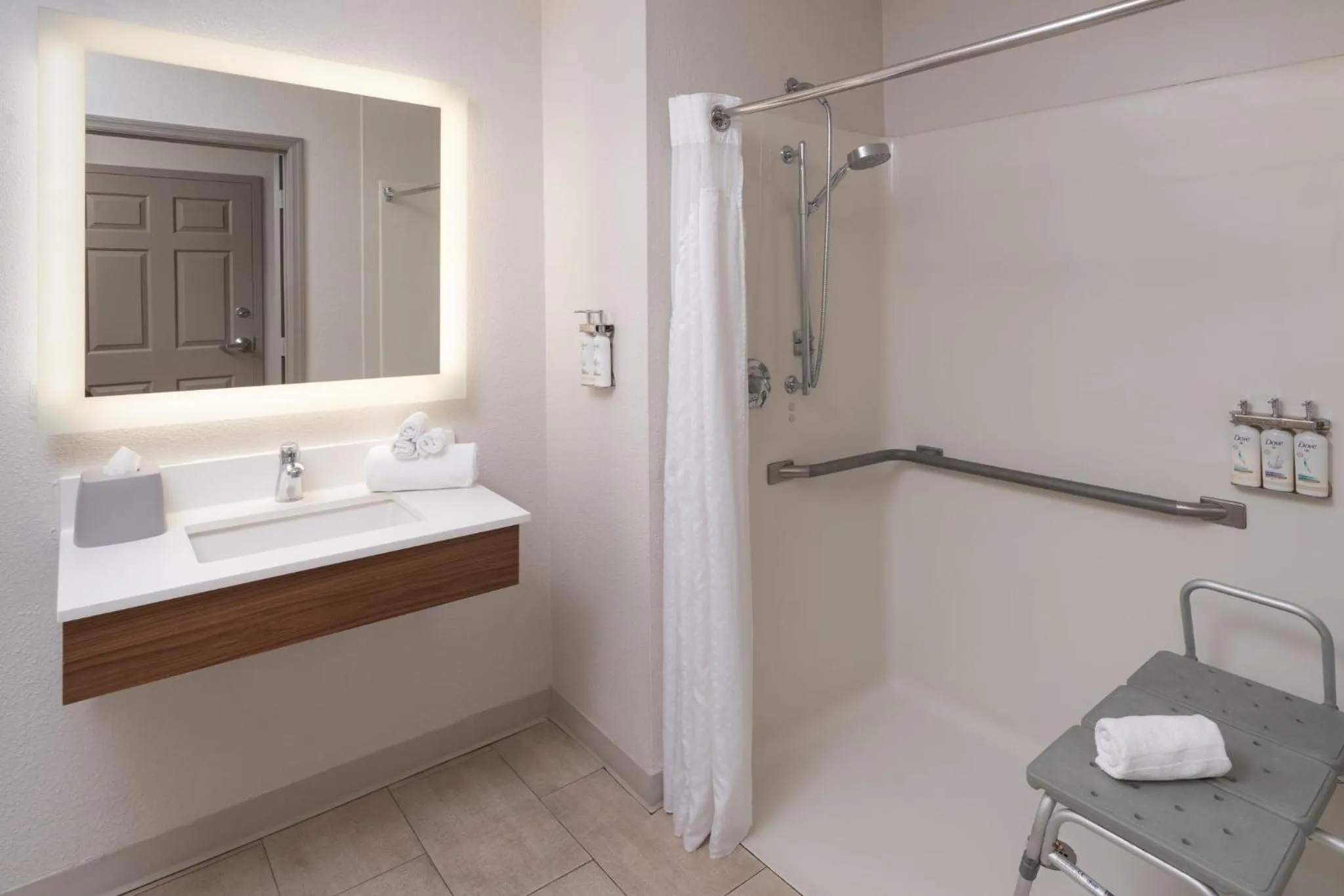 Photo of the whole room in Holiday Inn Express & Suites Orlando International Airport by IHG