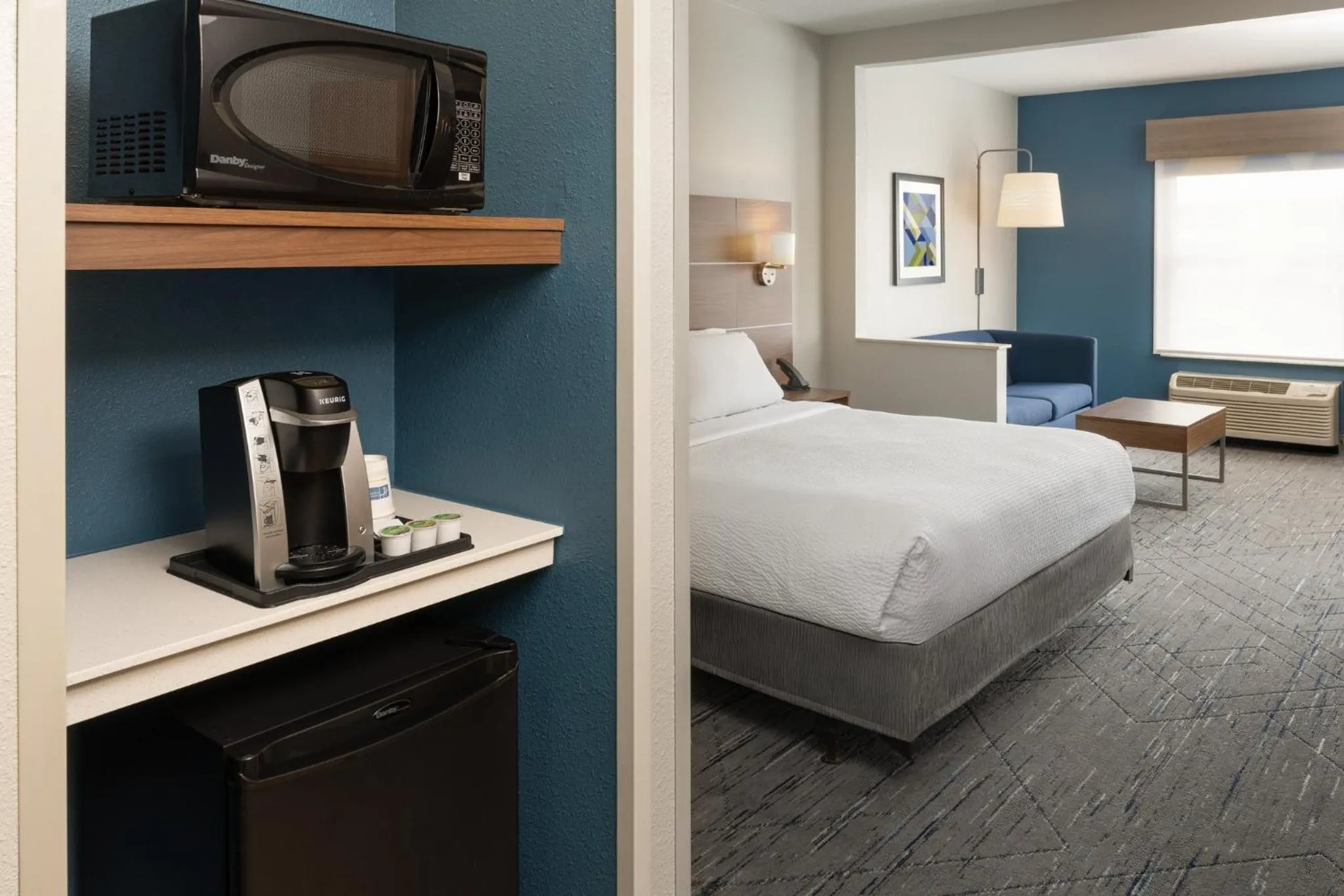 Photo of the whole room, Bed in Holiday Inn Express & Suites Orlando International Airport by IHG